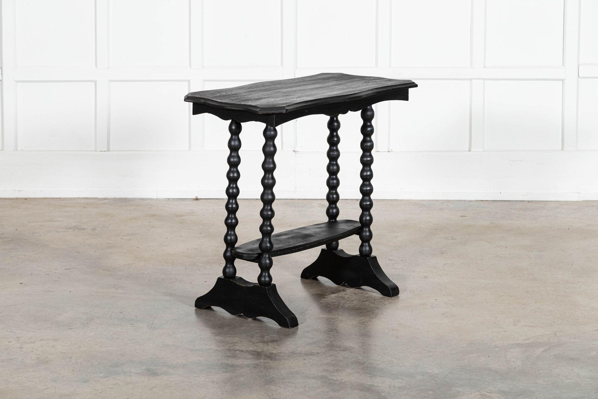 Mesa auxiliar de pino inglés ebonizado del siglo XIX en venta 4