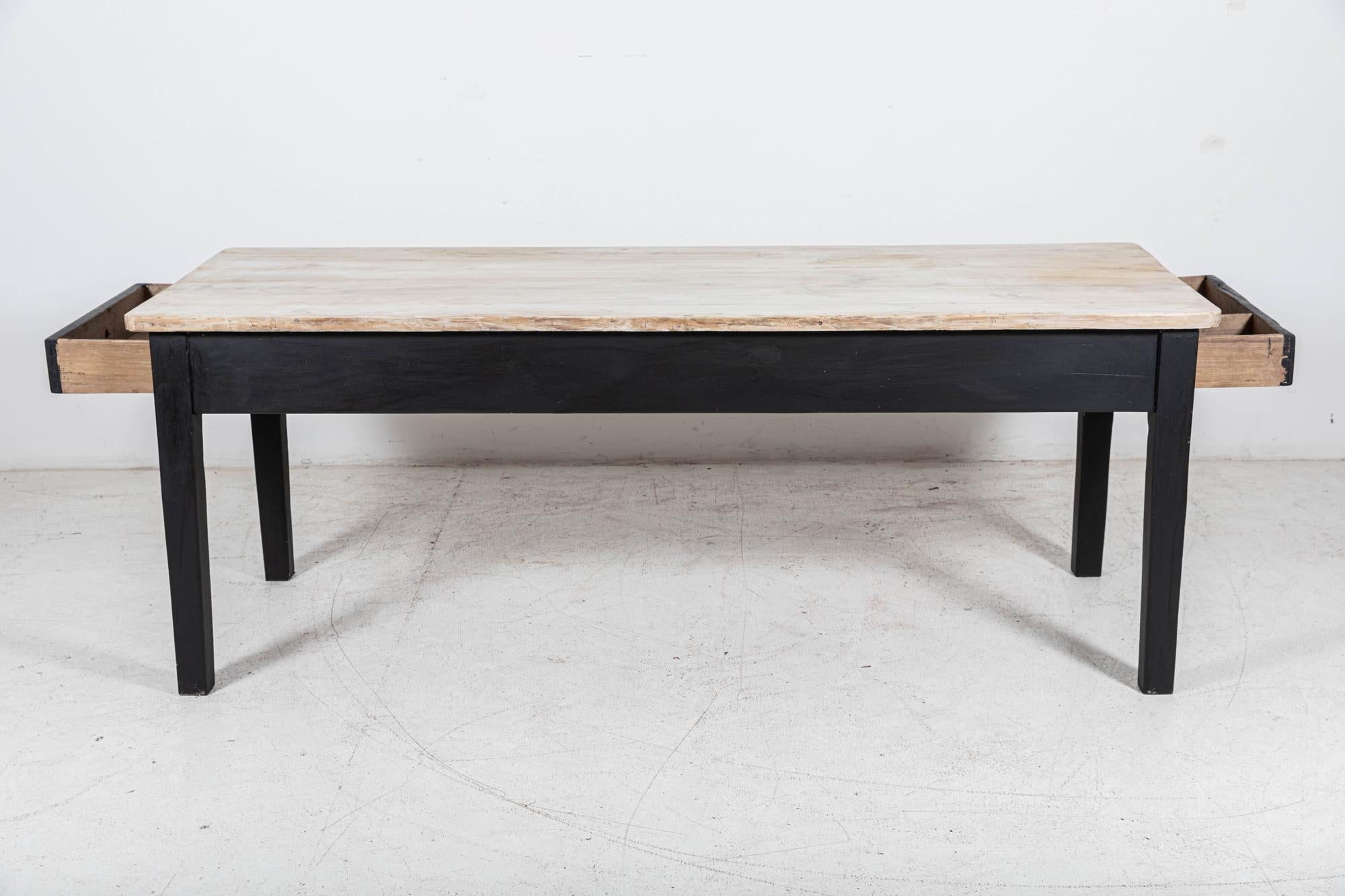 XIXe siècle table de ferme du 19e siècle en pin bruni à dessus en brosse en vente