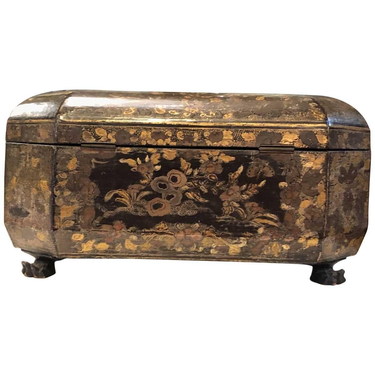 Chinese 19th Century English Antique Chinoiserie Lided For Sale