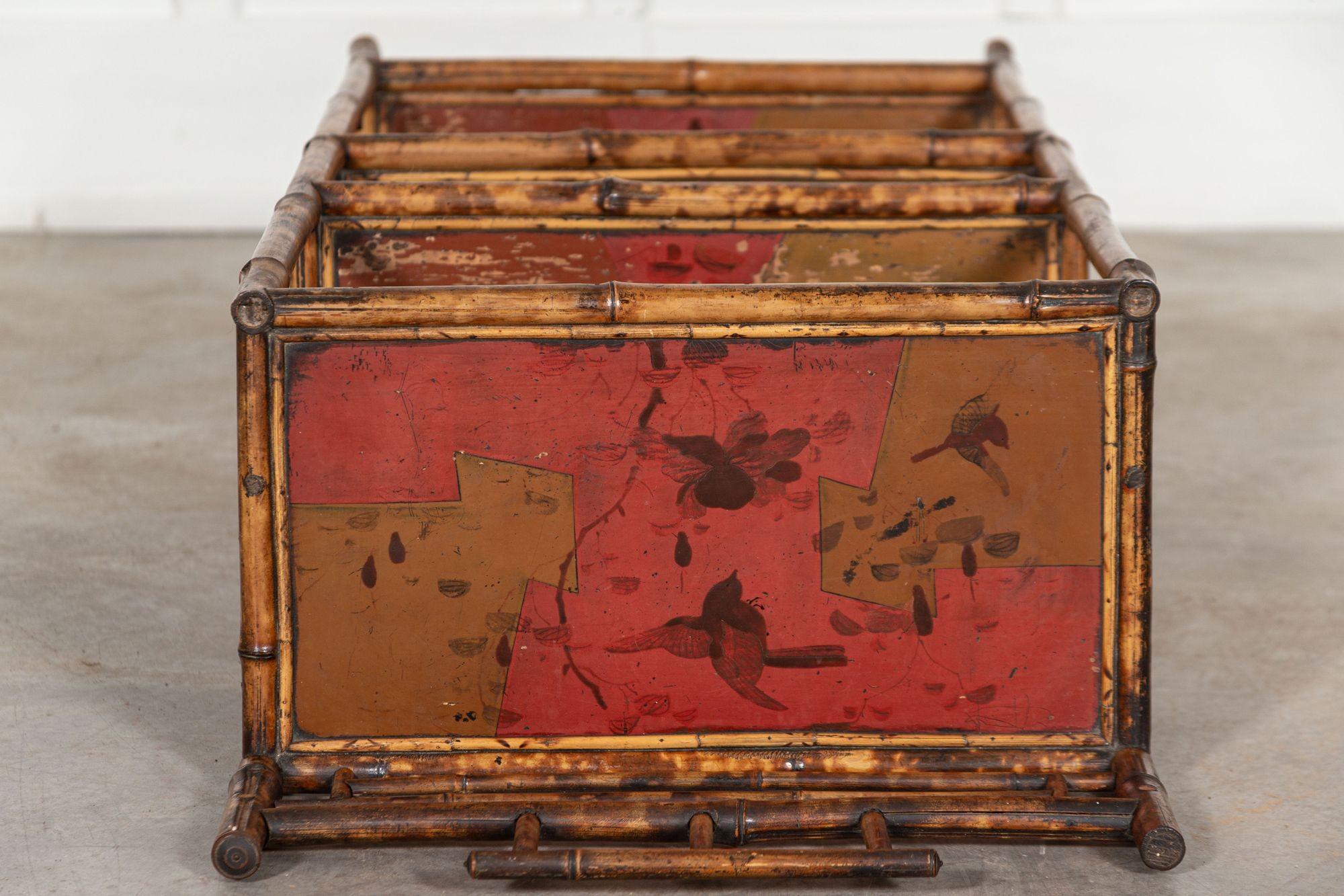 circa 1880
Etagere inglese in bambù Chinoiserie del XIX secolo
sku 1452
L51 x P29 x H121 cm.