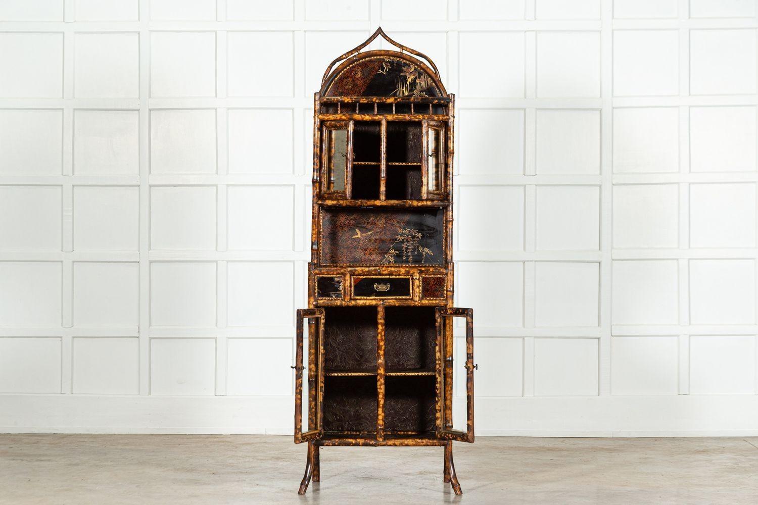 circa 1880
Armadio inglese del XIX secolo in bambù laccato e smaltato
sku 1835
W59 x D43 x H197 cm
Peso 22 kg