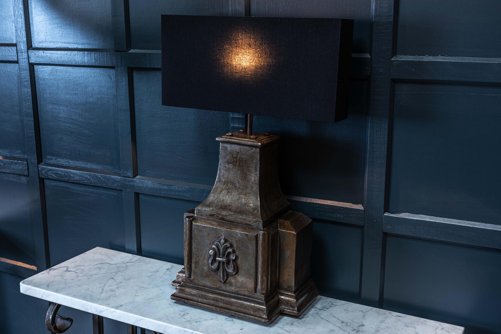 XIXe siècle Lampes de table en fonte à trémie d'eau de pluie anglaise du 19e siècle en vente