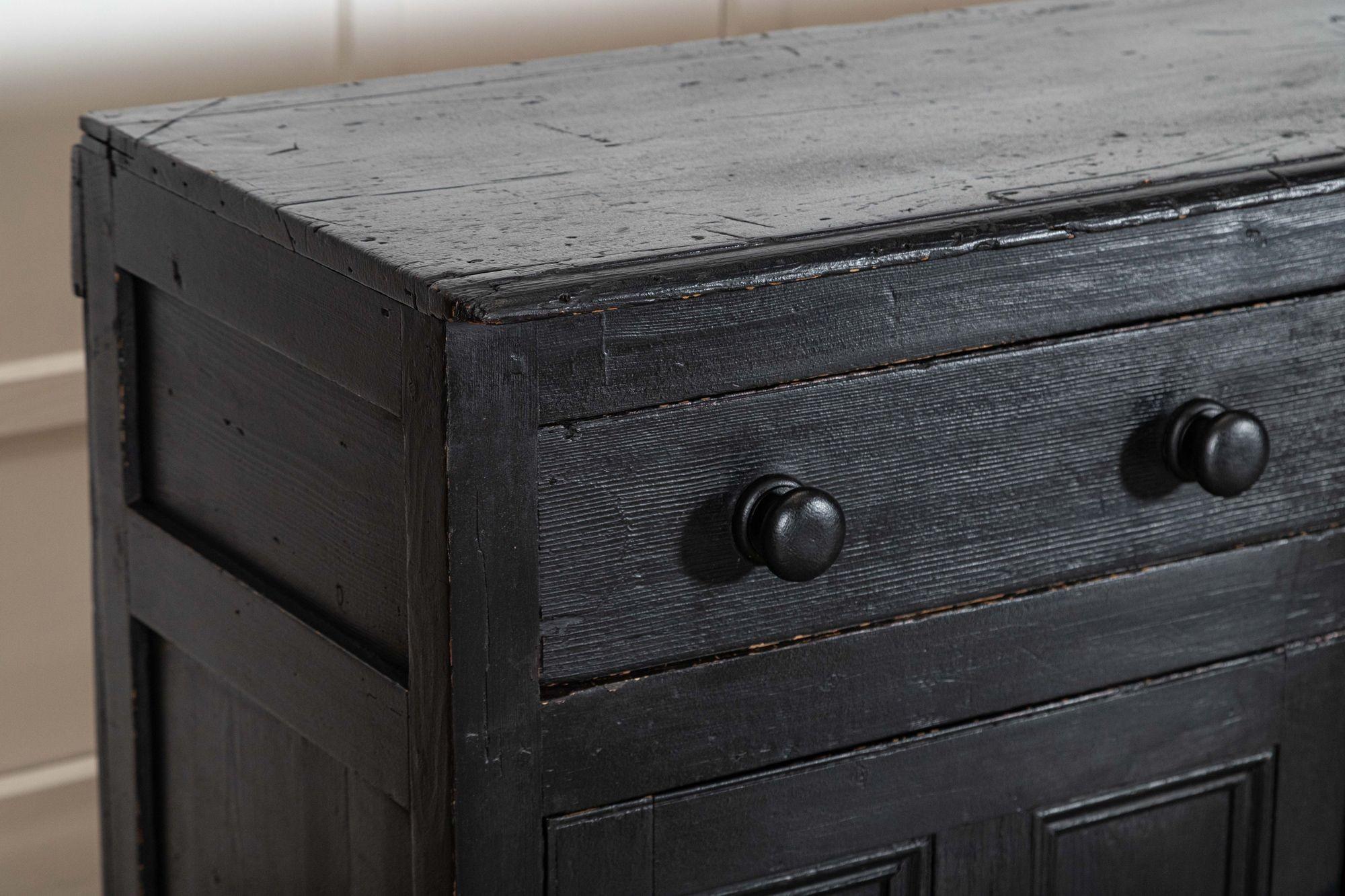 Base de commode en pin ébonisé du 19e siècle, de style champêtre anglais en vente 5