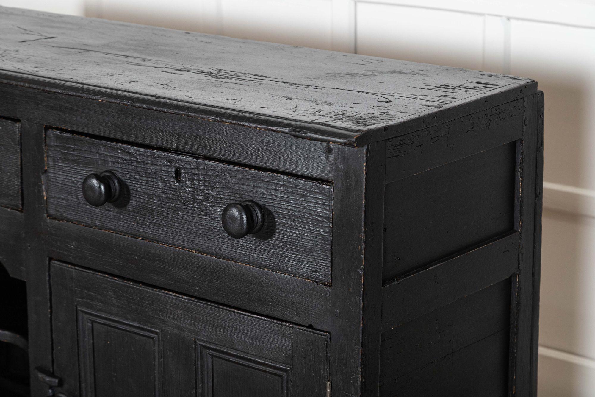 Base de commode en pin ébonisé du 19e siècle, de style champêtre anglais en vente 6