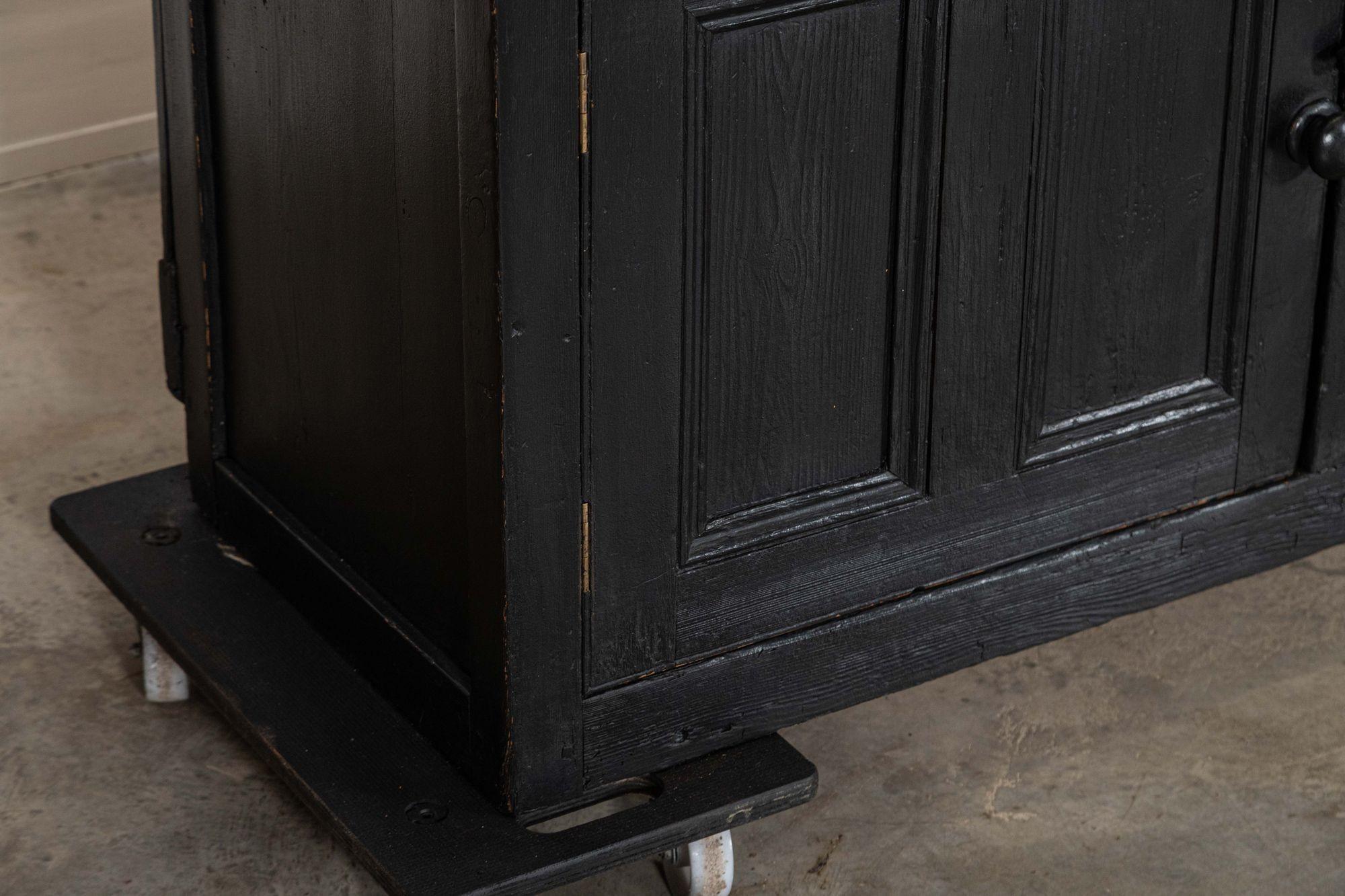 Base de commode en pin ébonisé du 19e siècle, de style champêtre anglais en vente 11