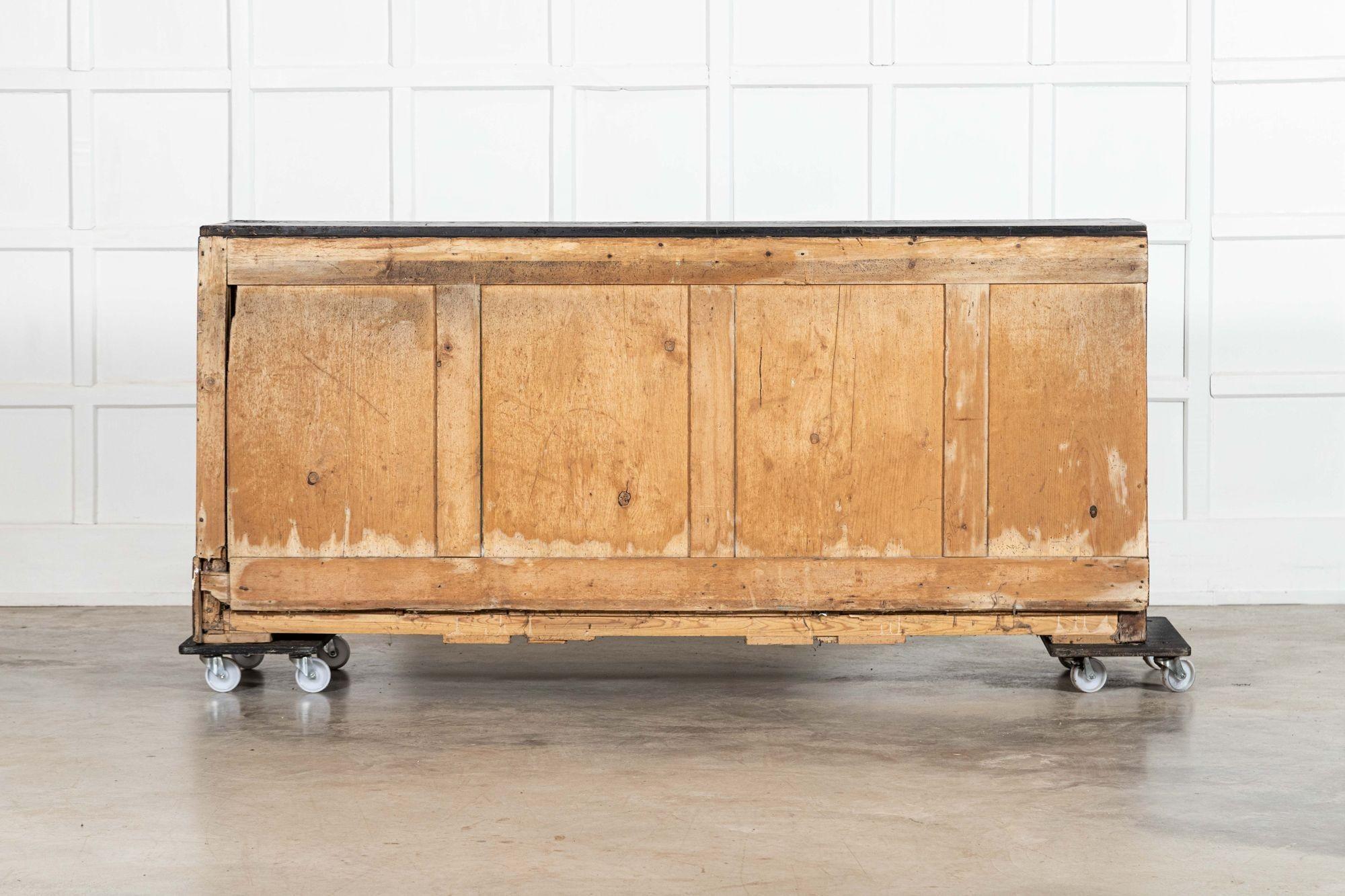 Base de commode en pin ébonisé du 19e siècle, de style champêtre anglais en vente 13