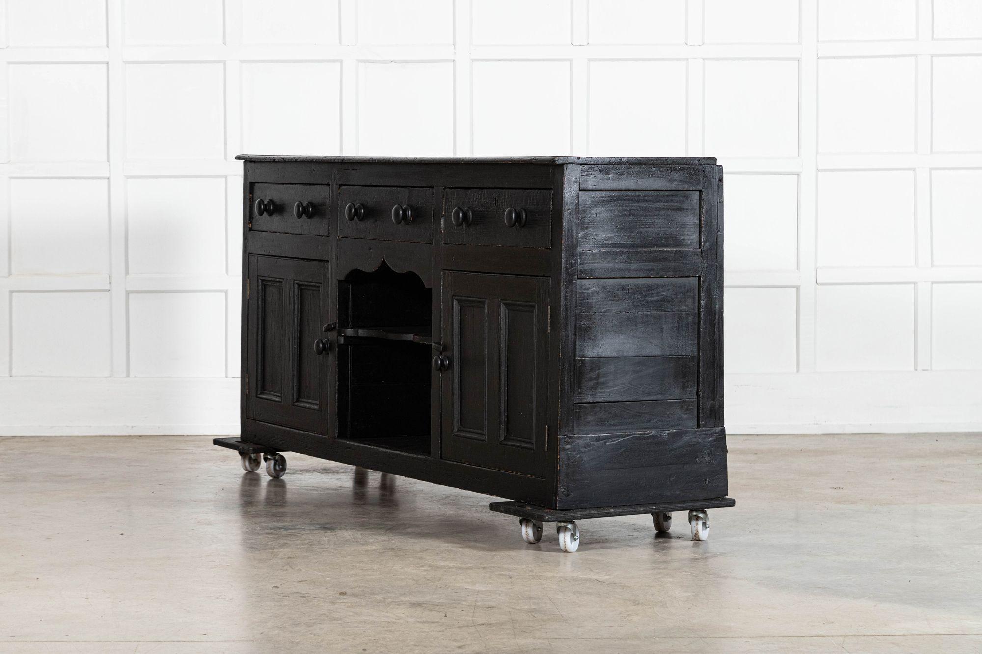 XIXe siècle Base de commode en pin ébonisé du 19e siècle, de style champêtre anglais en vente
