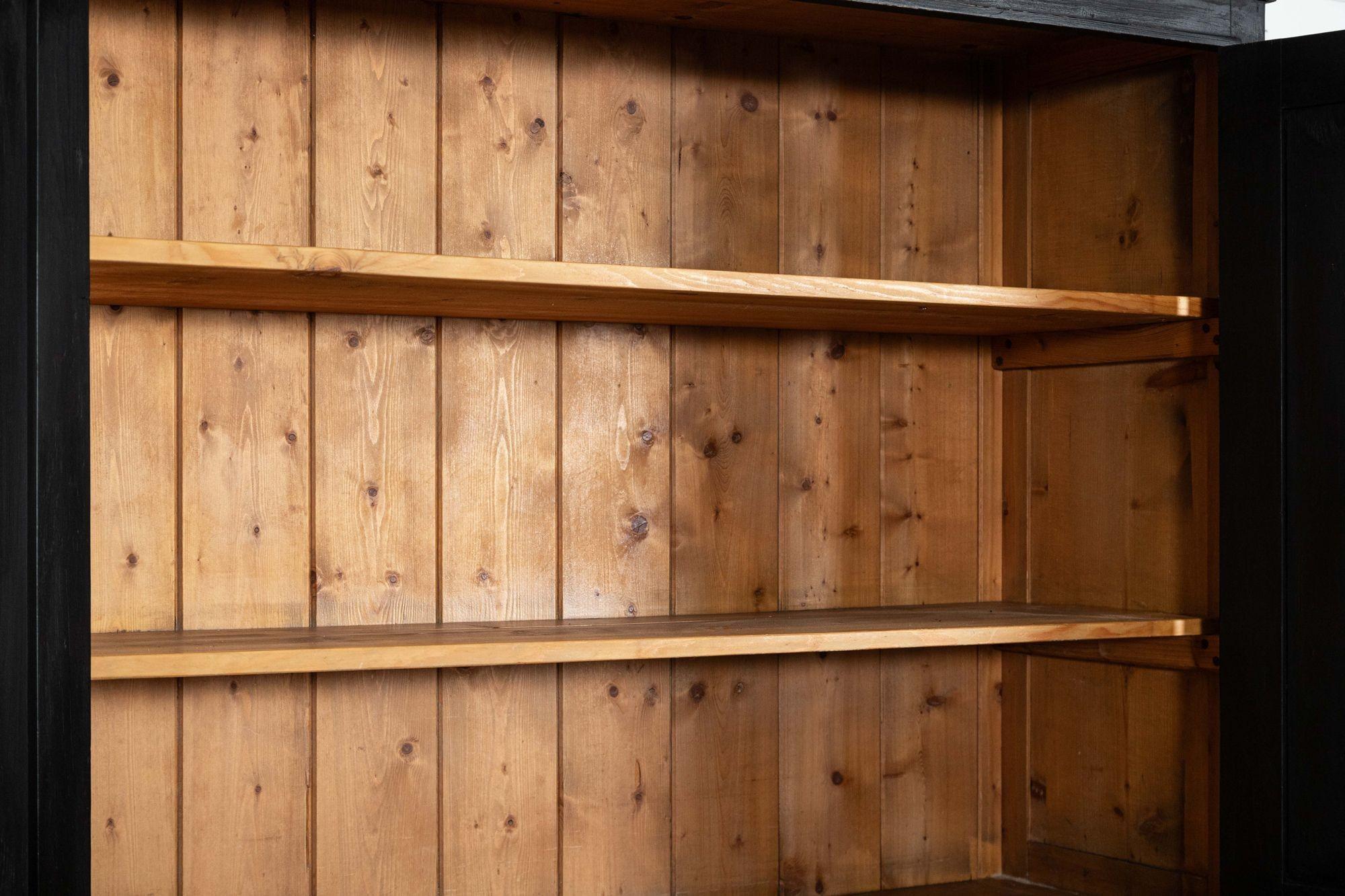 Armoire de ménage anglaise en pin ébonisé du 19e siècle en vente 7