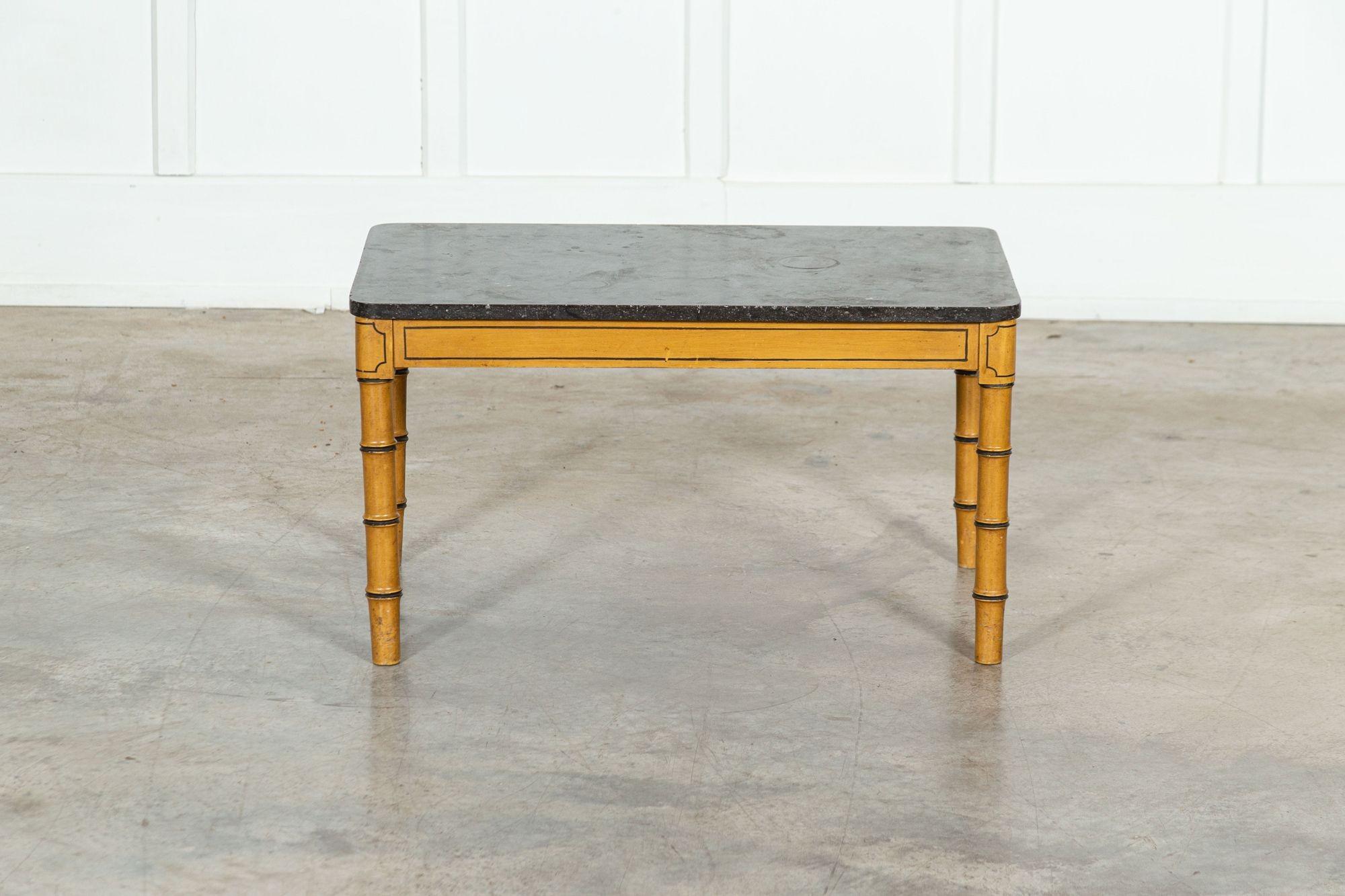 Table basse anglaise du 19ème siècle en faux bambou et hêtre peint en marbre en vente 5