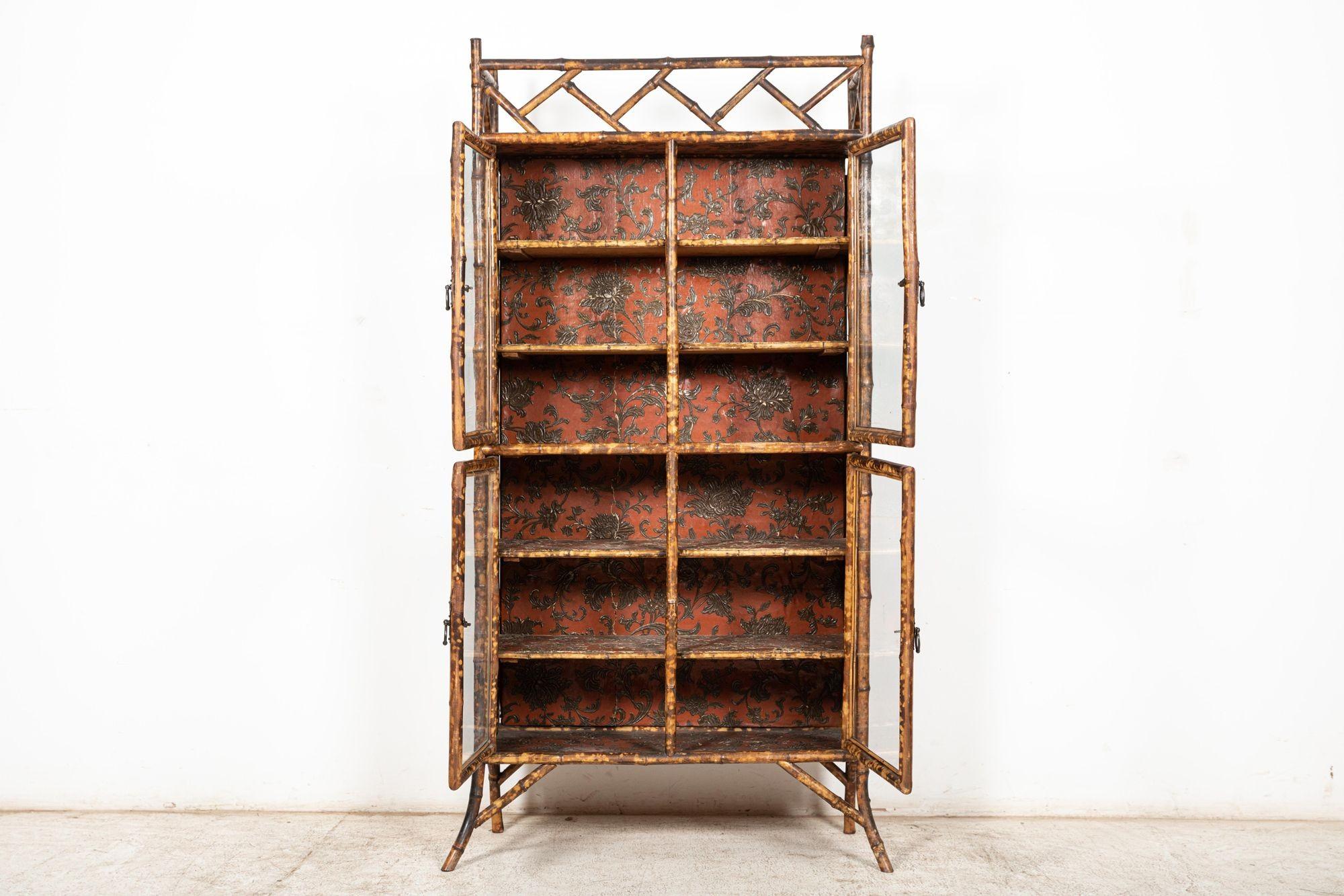 circa 1880

19thC English Glazed bamboo bookcase in original condition

Exceptional quality.   

Measures: W 101 x D 40 x H 187 cm.

      