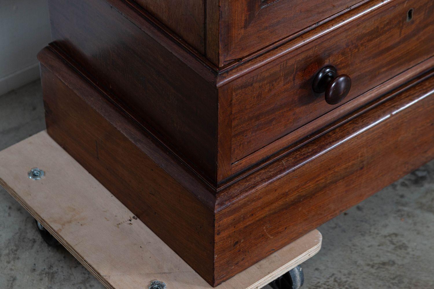 Cabinet Vitrine in mogano smaltato inglese del XIX secolo in vendita 7