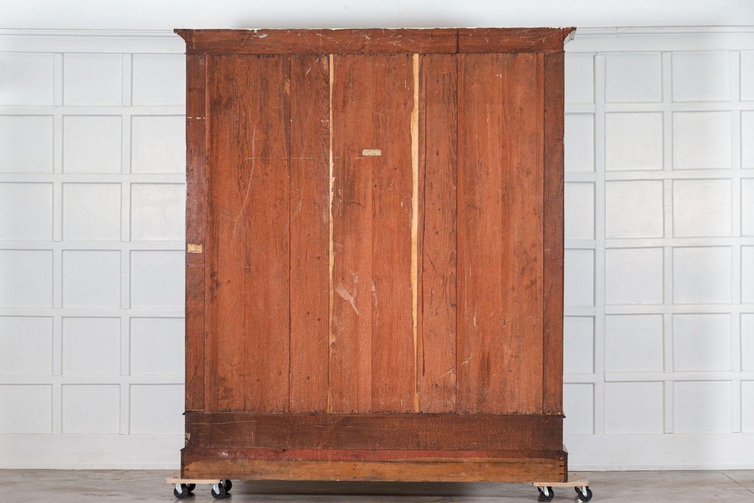 Cabinet Vitrine in mogano smaltato inglese del XIX secolo in vendita 13