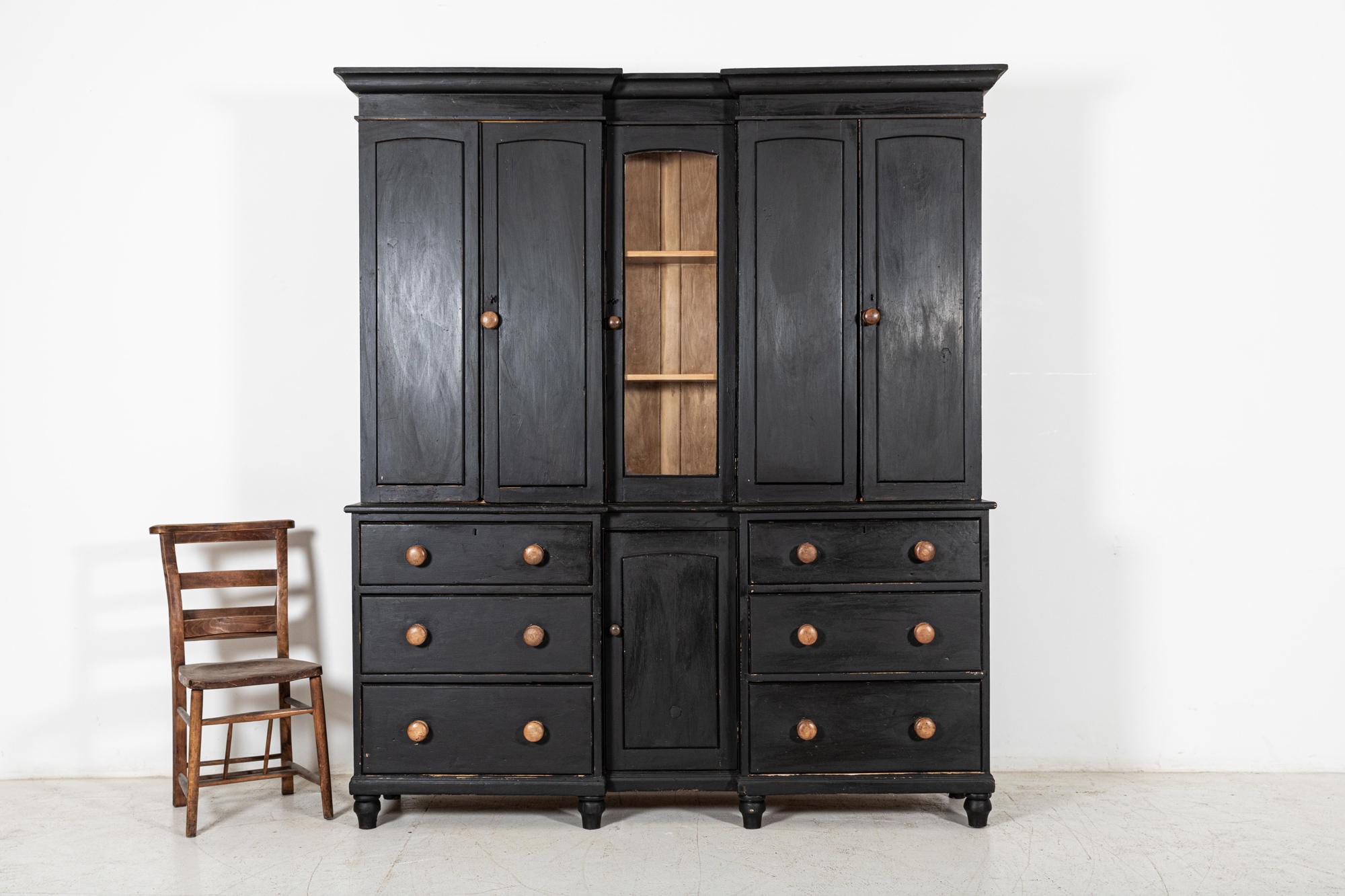 Fin du XIXe siècle Armoire de garde-robe anglaise du 19ème siècle en bois d'ébène inversé avec façade en bois flotté en vente