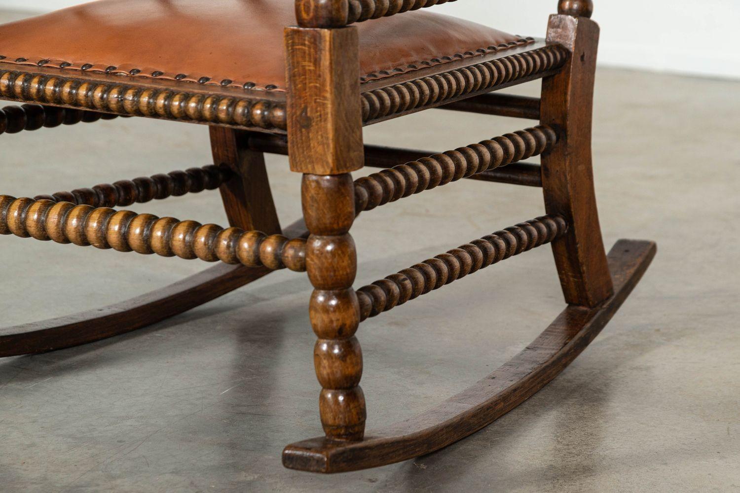 Fauteuil à bascule en acajou anglais du 19e siècle en vente 5