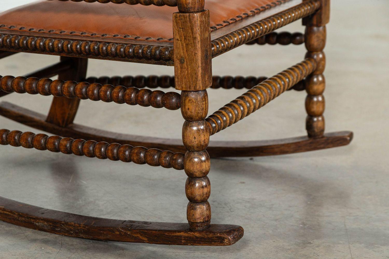 Fauteuil à bascule en acajou anglais du 19e siècle en vente 7