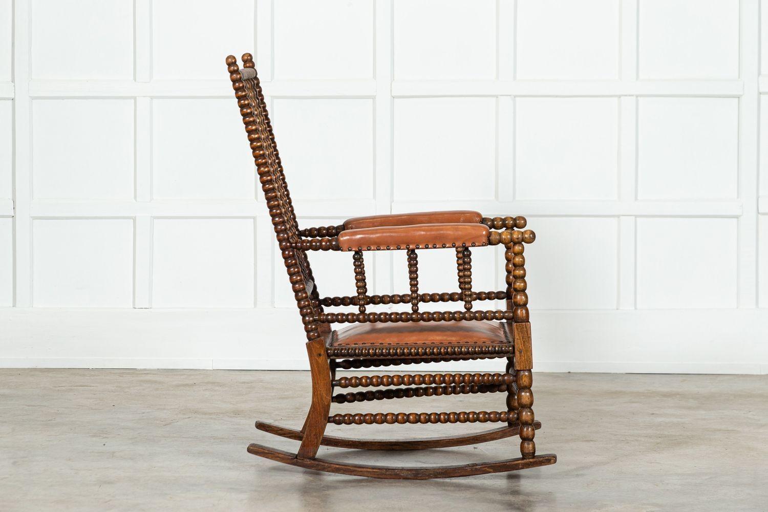 Fauteuil à bascule en acajou anglais du 19e siècle en vente 2