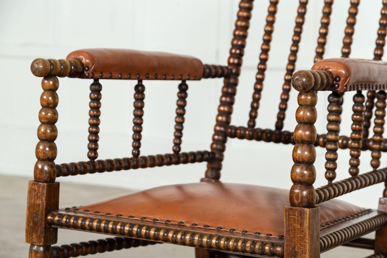 Fauteuil à bascule en acajou anglais du 19e siècle en vente 4