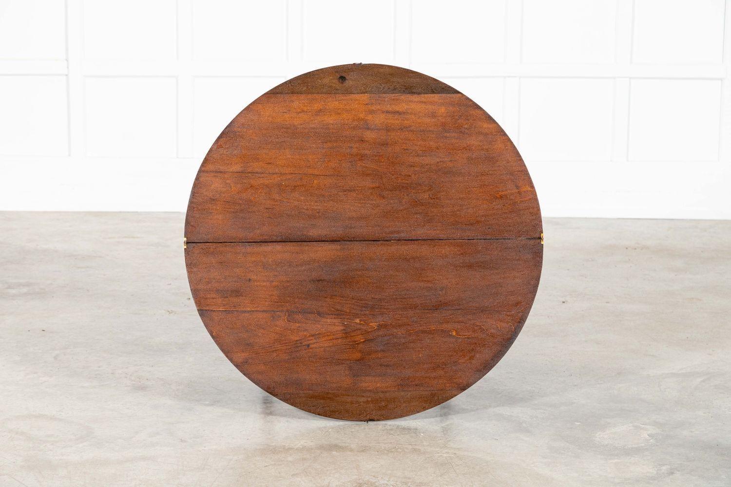vers 1870
Table de coaching en acajou anglais du 19e siècle
sku 1986
L91 x P91 x H82 cm
Poids 7 kg