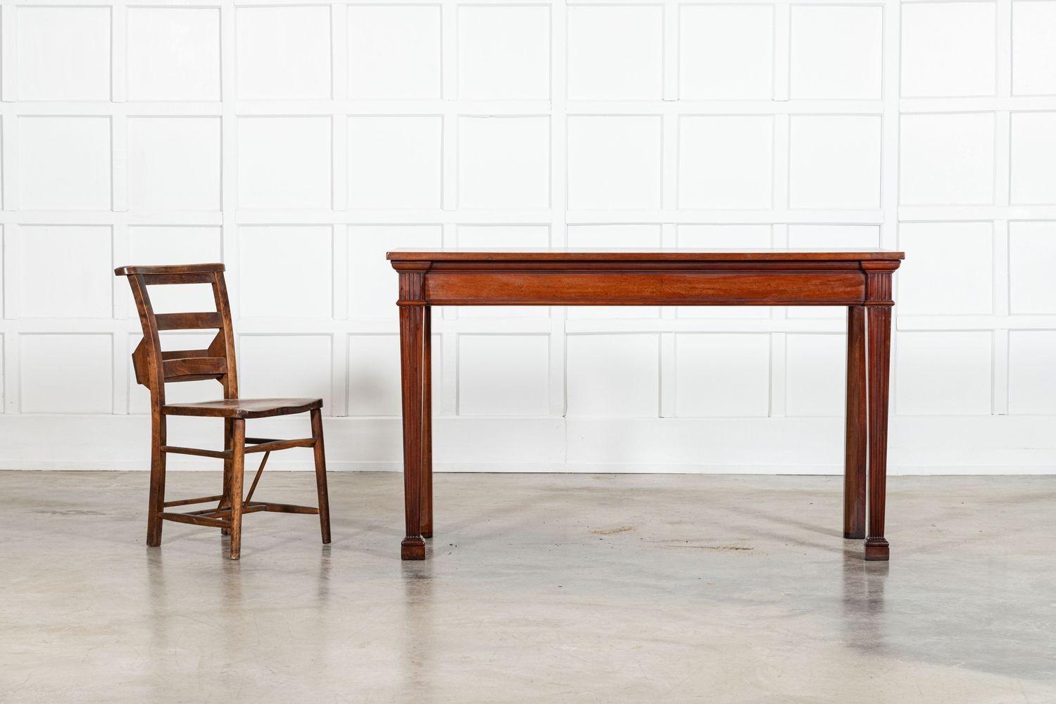 Table console anglaise en acajou du 19ème siècle en vente 2