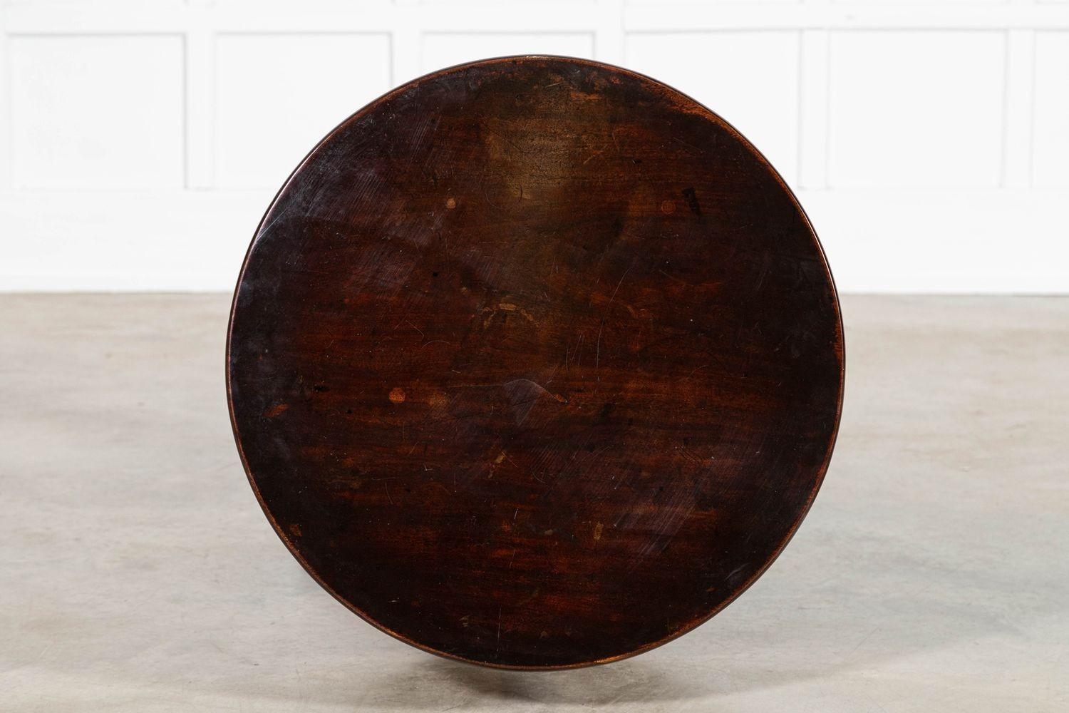 1850 circa
Tavolino a scomparsa in mogano inglese del XIX secolo
sku 2039
W61 x D61 x H101 cm
Peso 19Kg
