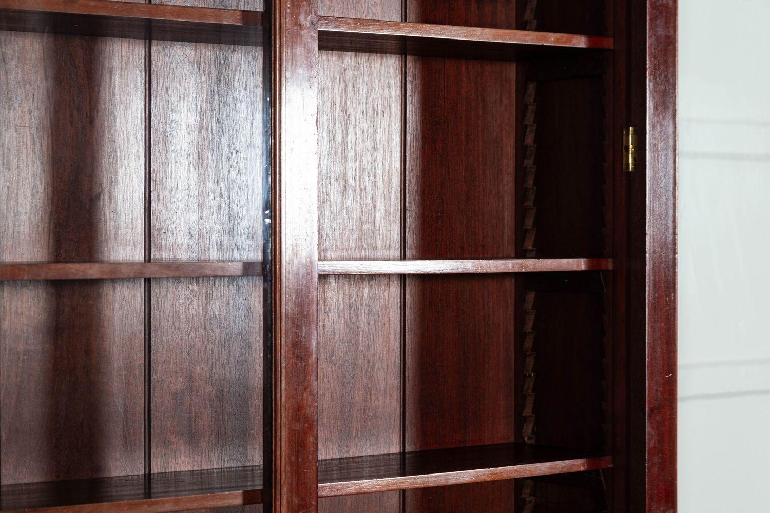 Libreria inglese in mogano smaltato del XIX secolo in vendita 6