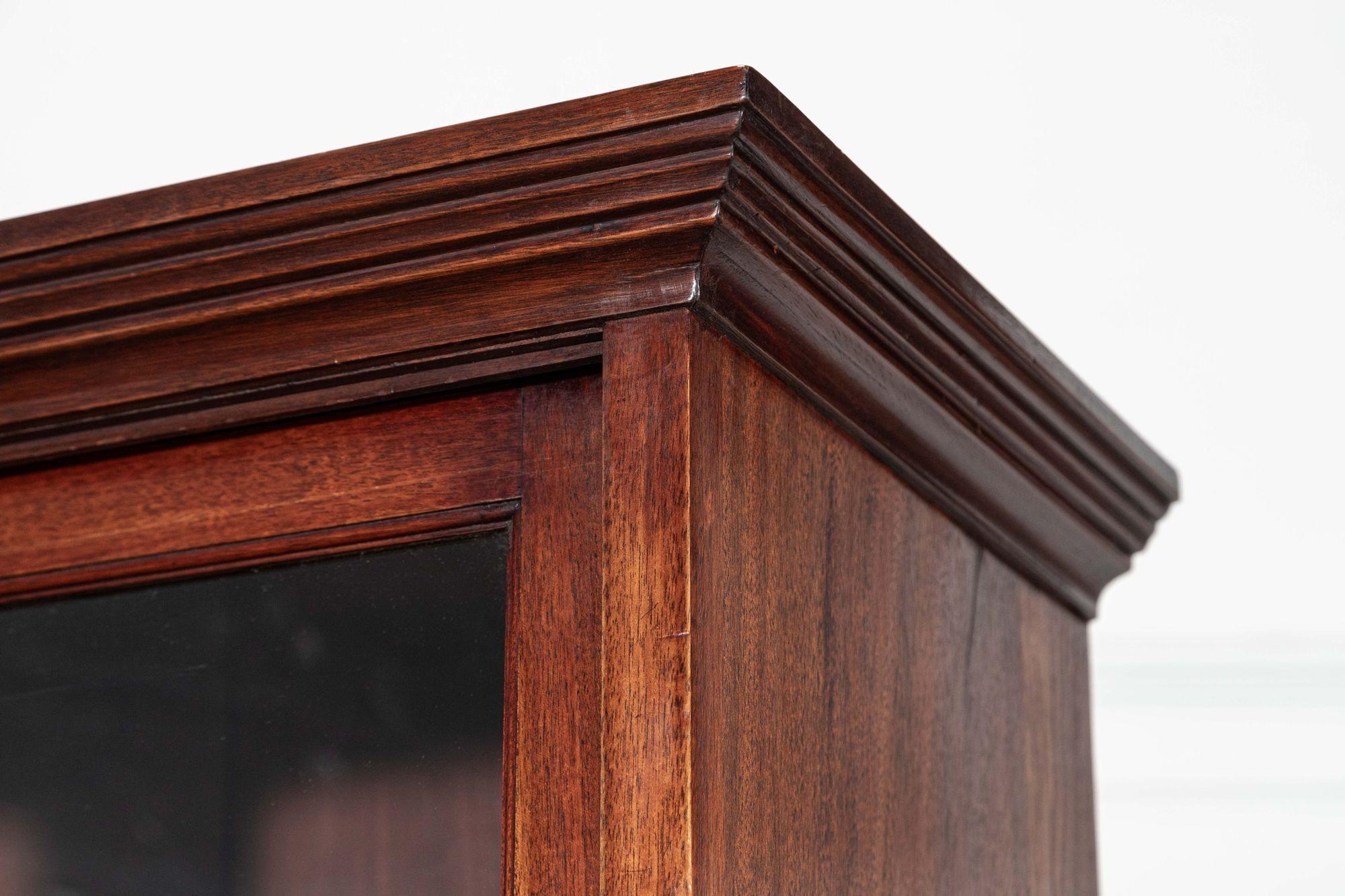 Bibliothèque anglaise en acajou émaillé du 19e siècle en vente 5