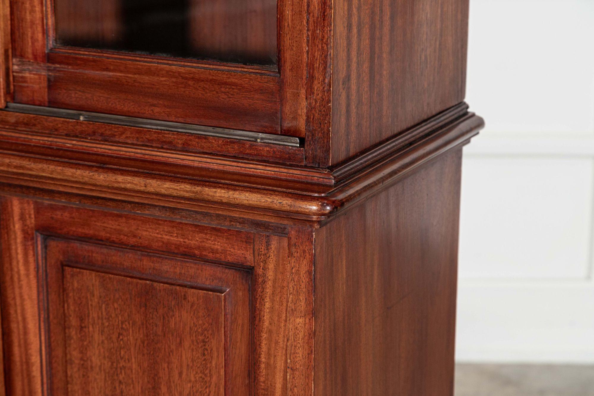 Bibliothèque anglaise en acajou émaillé du 19e siècle en vente 6