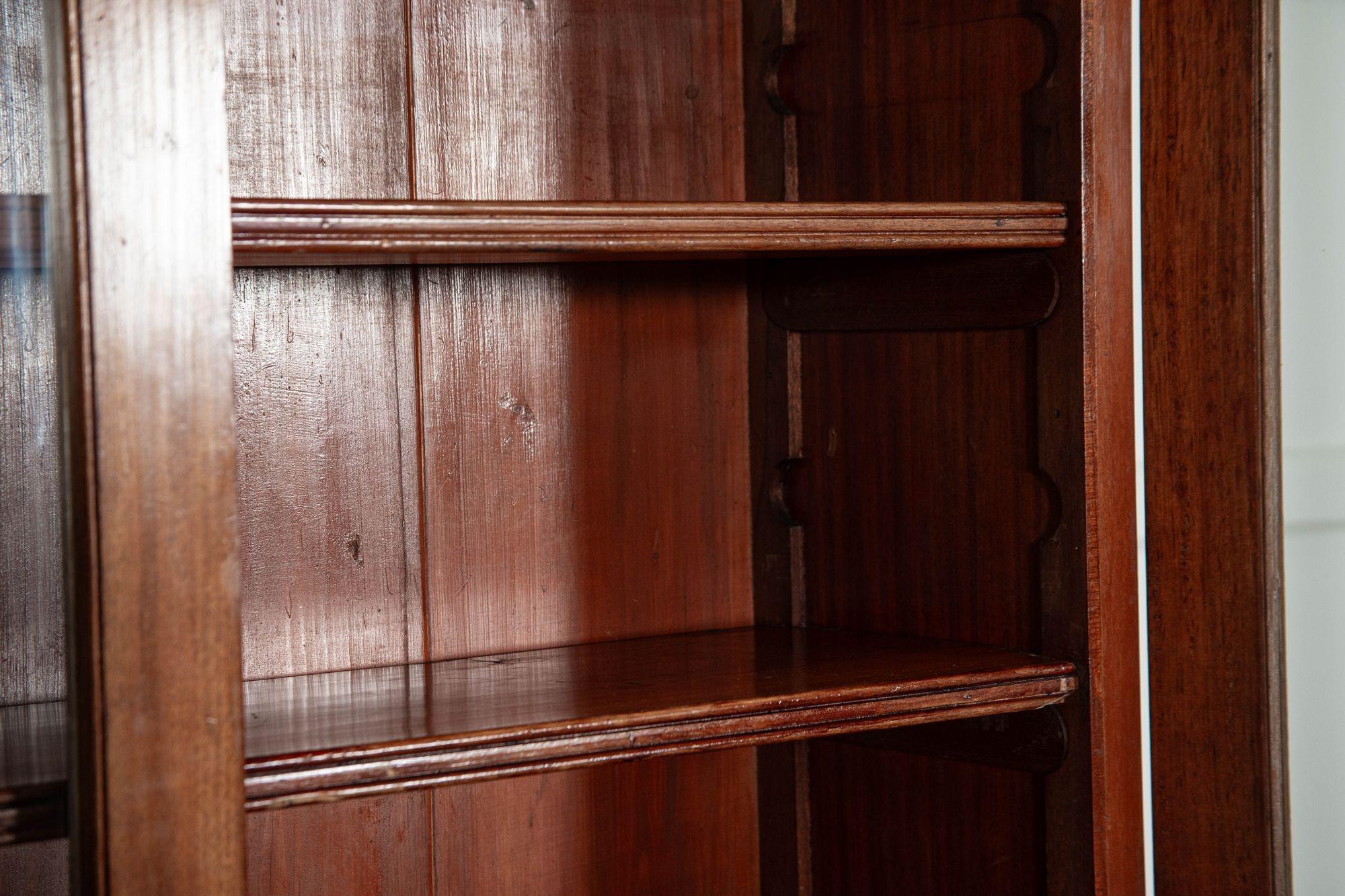 Libreria inglese in mogano smaltato del XIX secolo in vendita 9