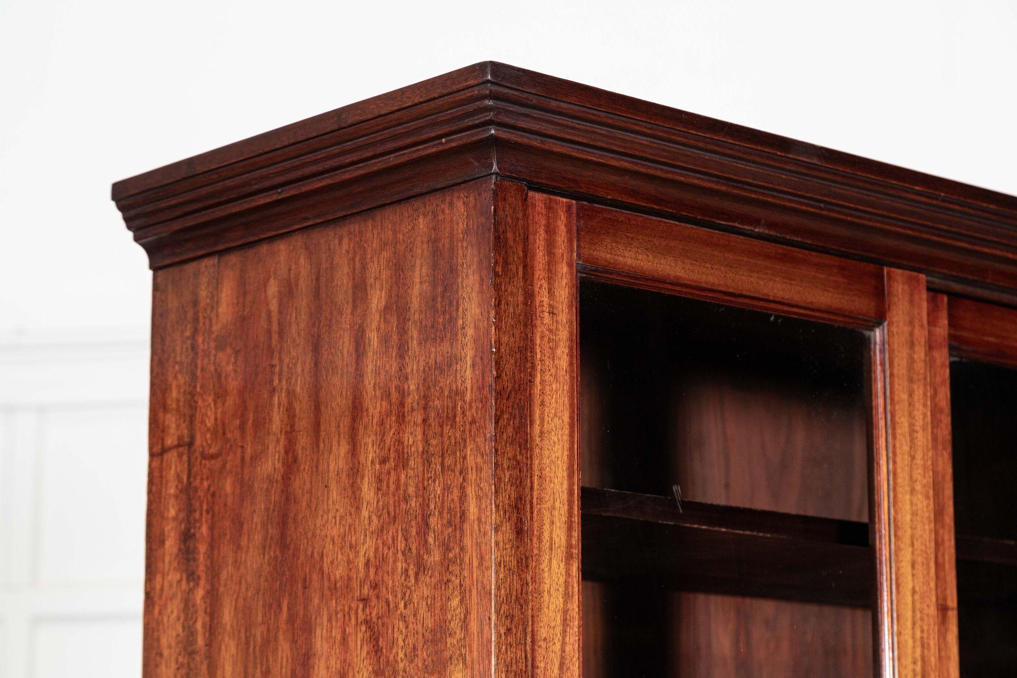 Bibliothèque anglaise en acajou émaillé du 19e siècle en vente 11