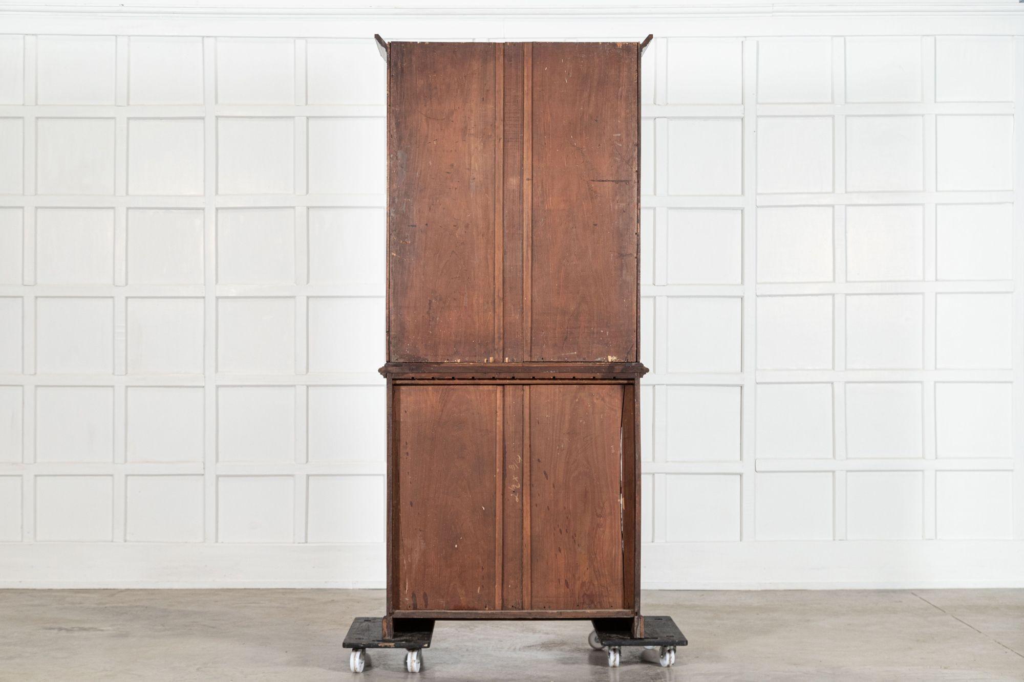 Bibliothèque anglaise en acajou émaillé du 19e siècle en vente 12