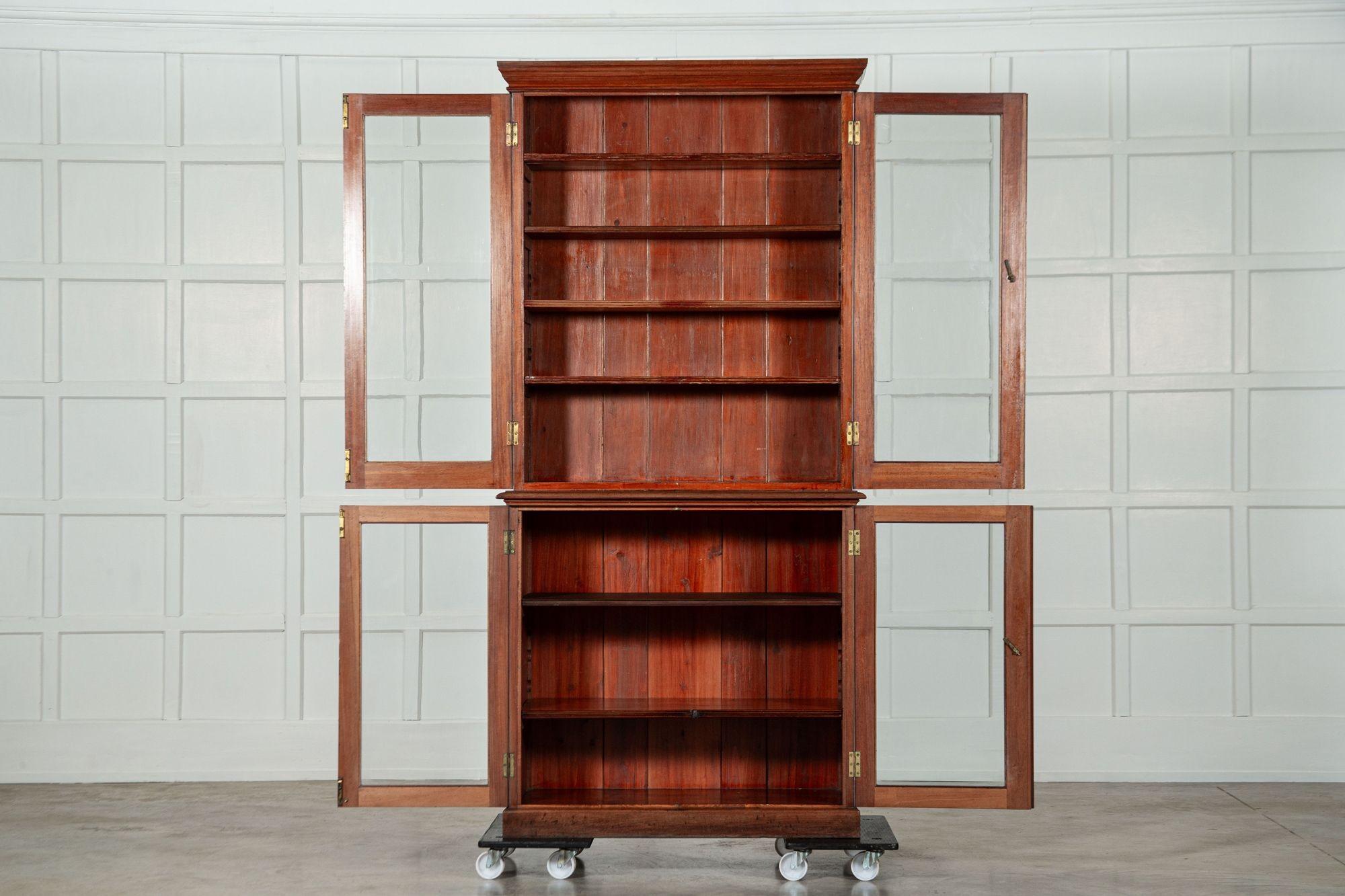 circa 1870
Libreria inglese in mogano smaltato del XIX secolo
sku 1885
Base L98 x P44 x H93 cm
Top L99 x P31 x H115 cm
Insieme L99 x P44 x H208 cm
Profondità interna del ripiano superiore 23 cm
Profondità ripiano interno base 35 cm
Peso 81 kg