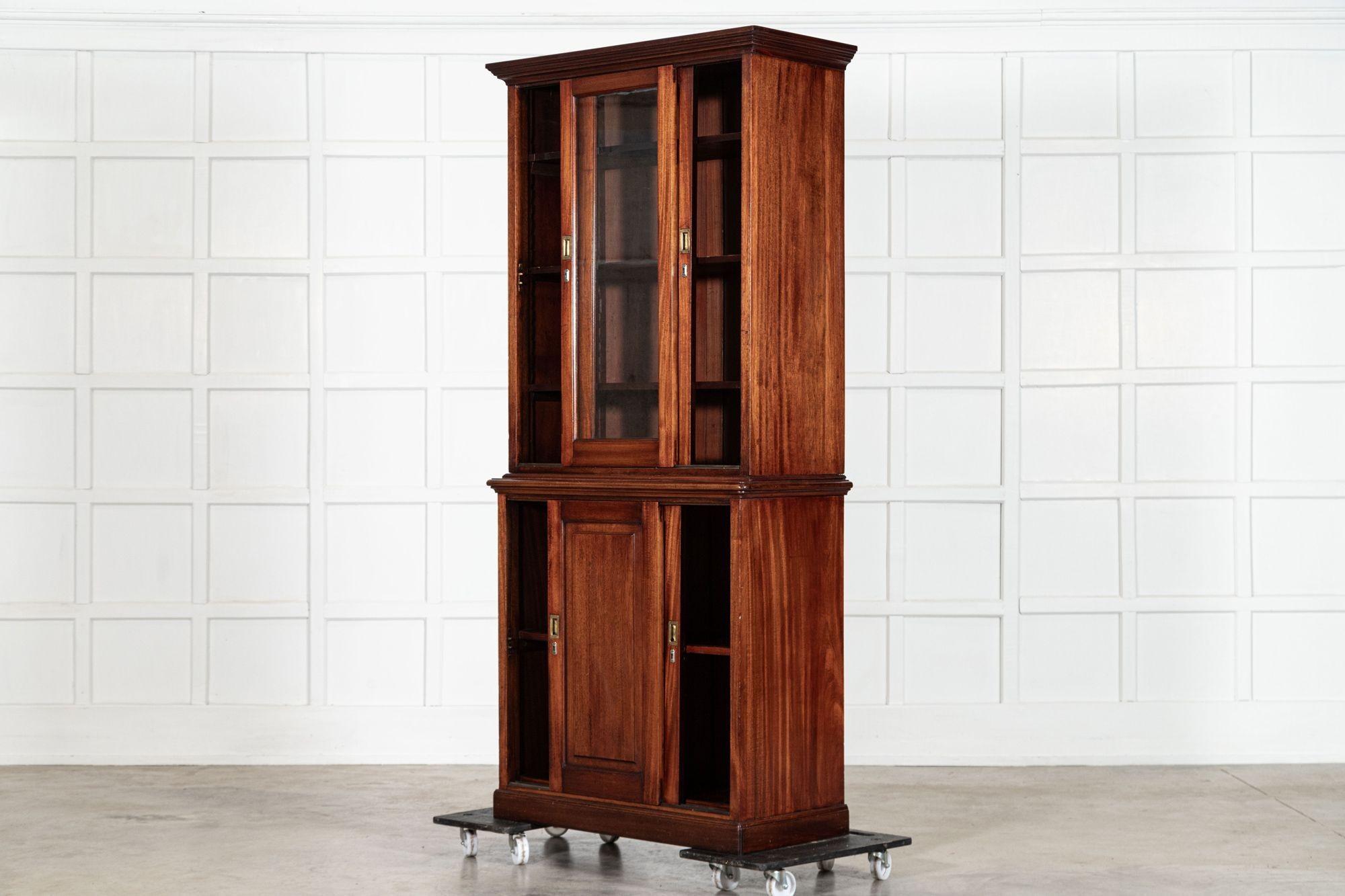 Bibliothèque anglaise en acajou émaillé du 19e siècle en vente 1