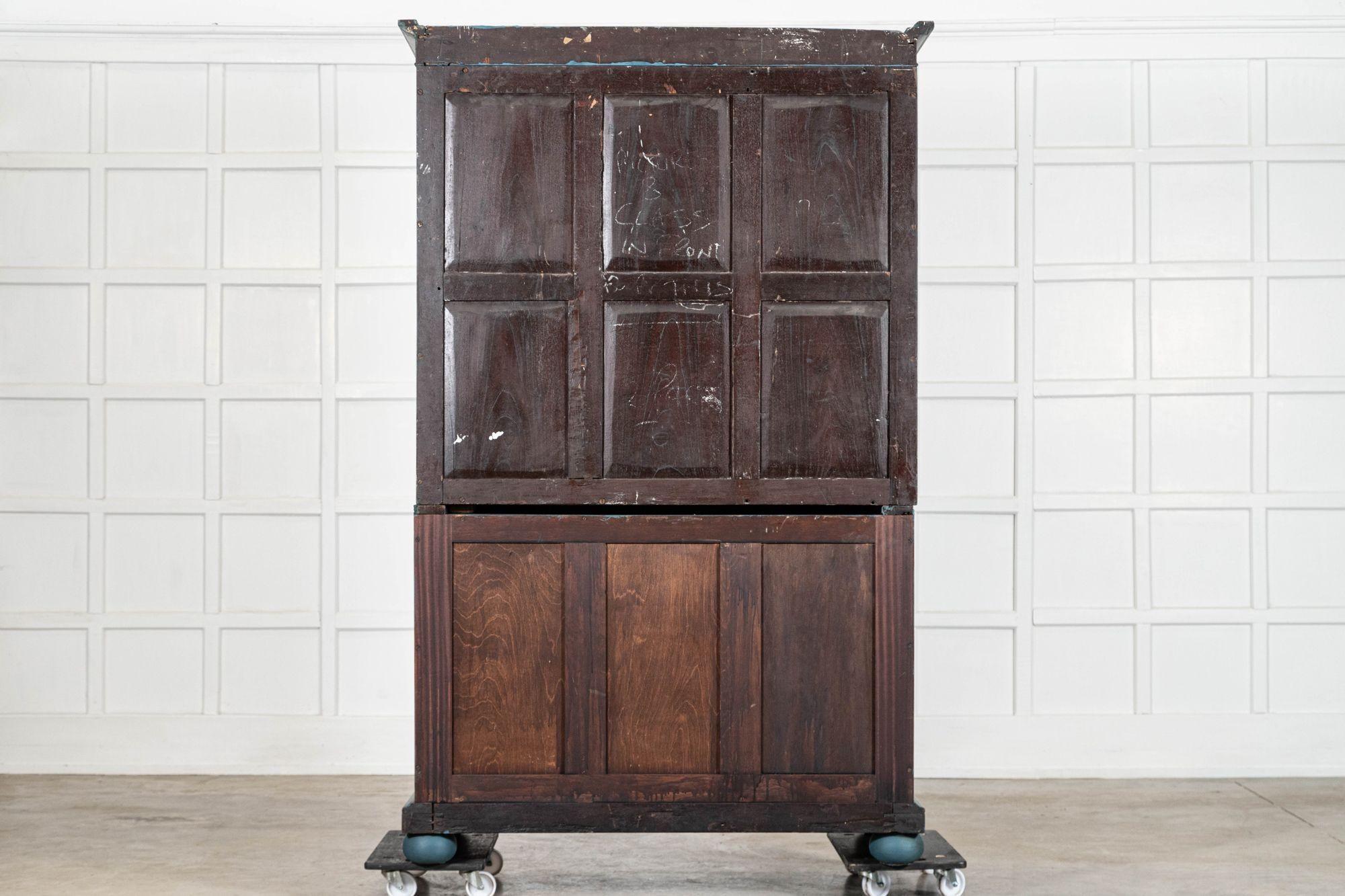 Armadio per biancheria dipinto in mogano inglese del XIX secolo in vendita 11