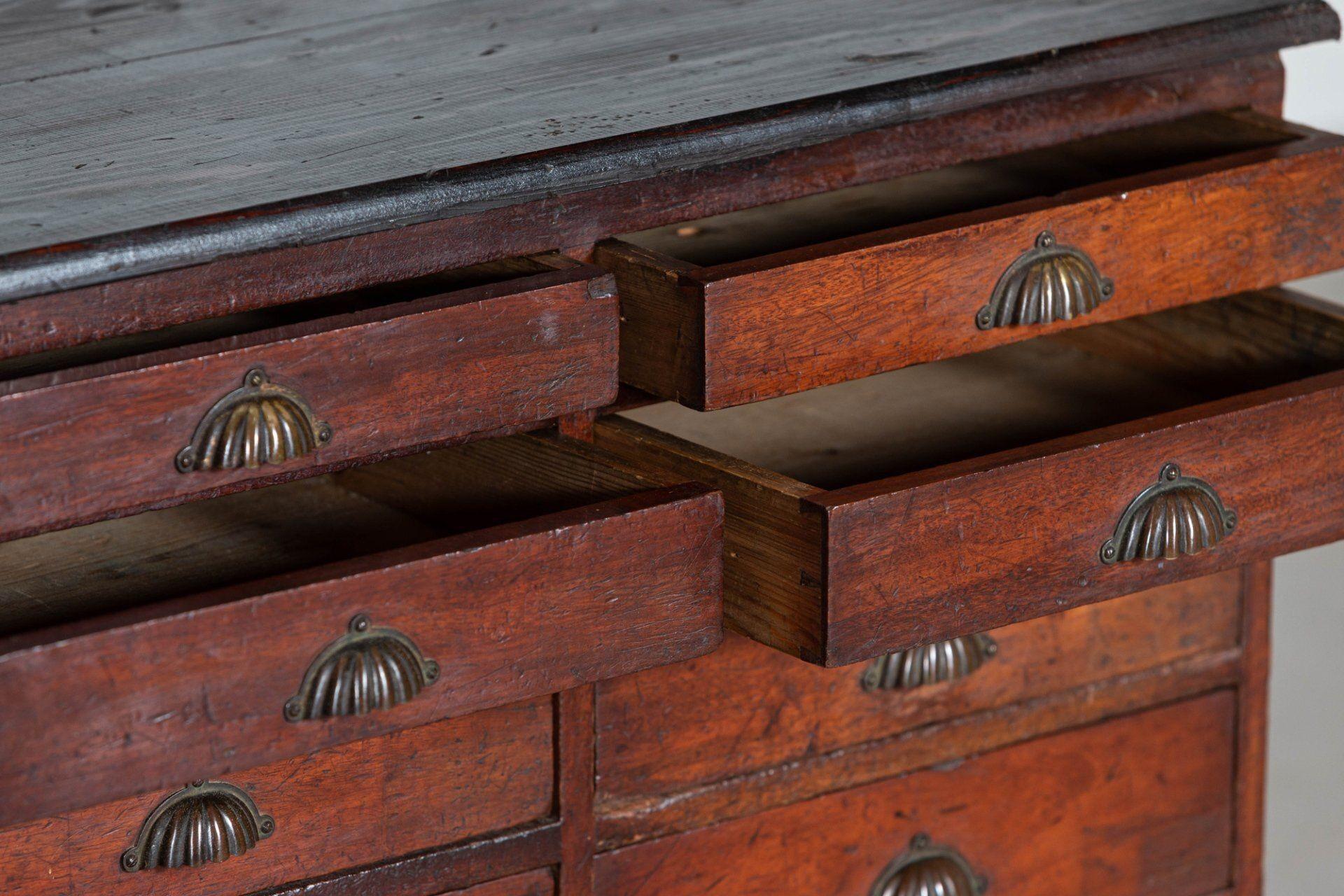 circa 1870
19thC English Mahogany & Pine Haberdashery drawers

Measures: W74 x D43 x H85 cm.