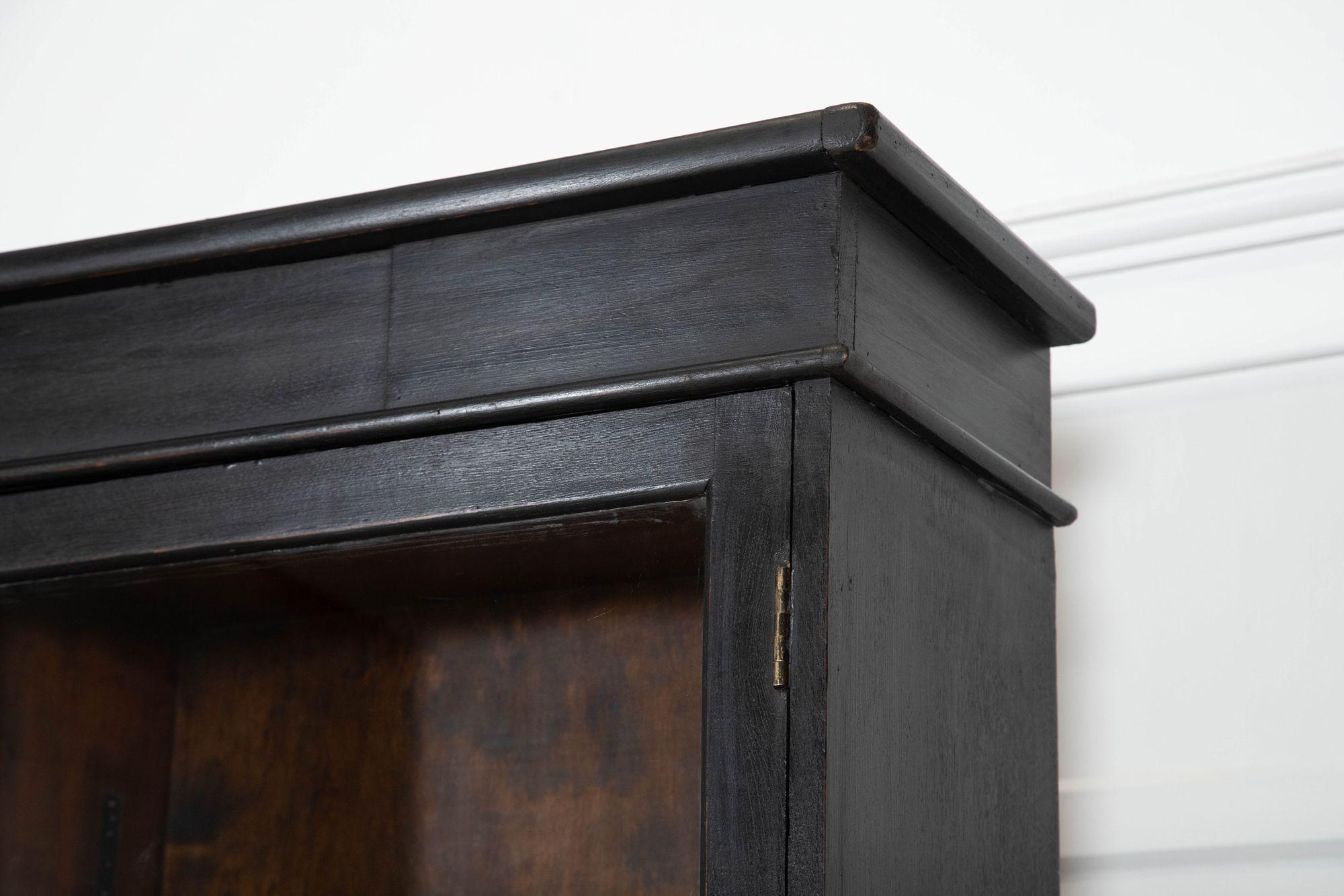 Armoire bibliothèque en chêne anglais vitrifié du 19ème siècle en vente 5