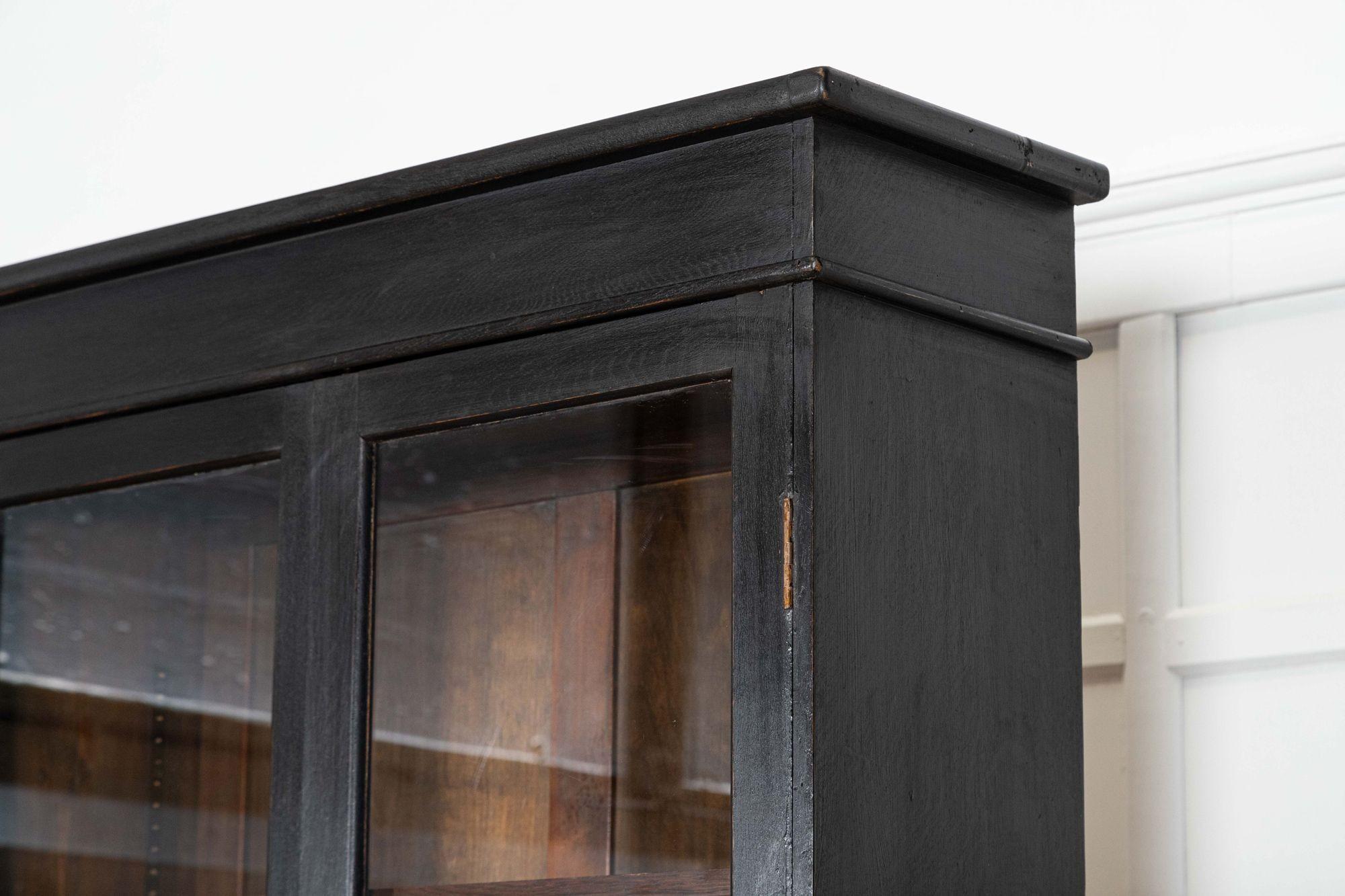 Armoire bibliothèque en chêne anglais vitrifié du 19ème siècle en vente 8