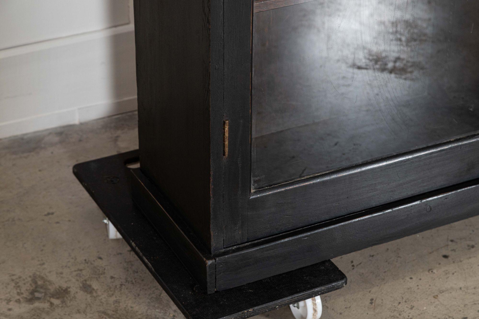 Armoire bibliothèque en chêne anglais vitrifié du 19ème siècle en vente 9