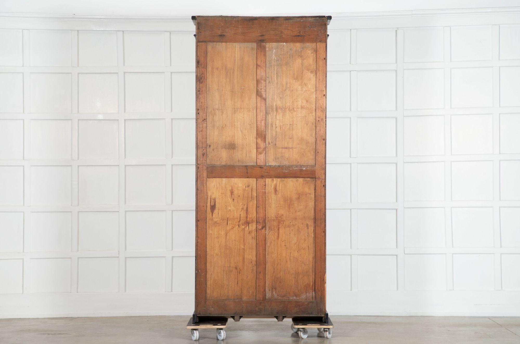 Armoire bibliothèque en chêne anglais vitrifié du 19ème siècle en vente 9