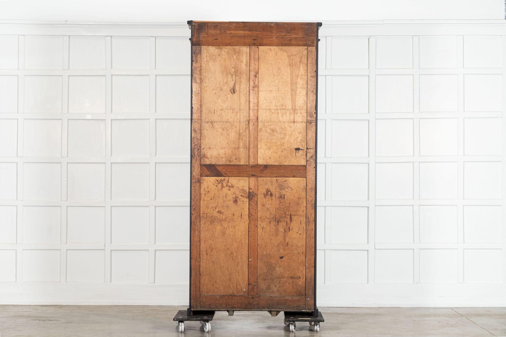 Armoire bibliothèque en chêne anglais vitrifié du 19ème siècle en vente 9