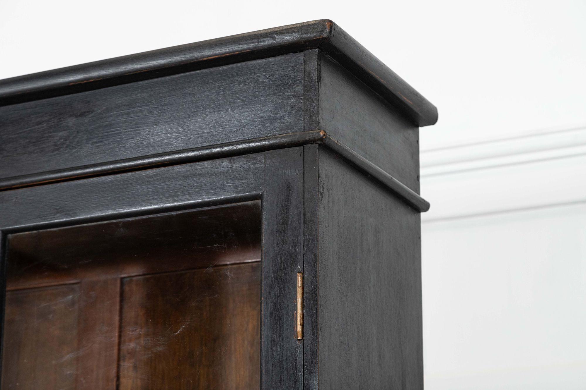 Armoire bibliothèque en chêne anglais vitrifié du 19ème siècle en vente 4