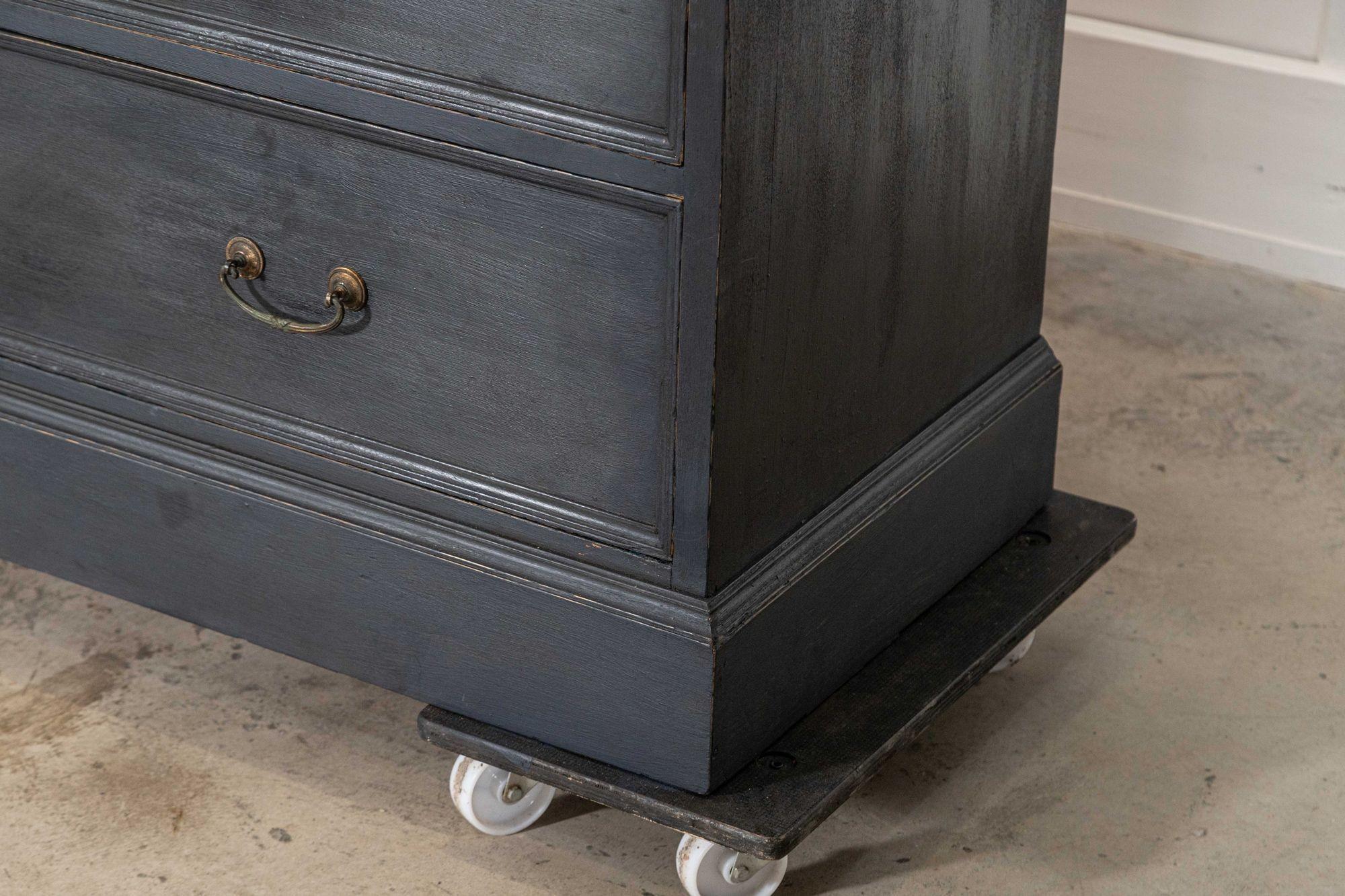 19. Jahrhundert Englisch Oak Painted Wäschepresse im Angebot 11