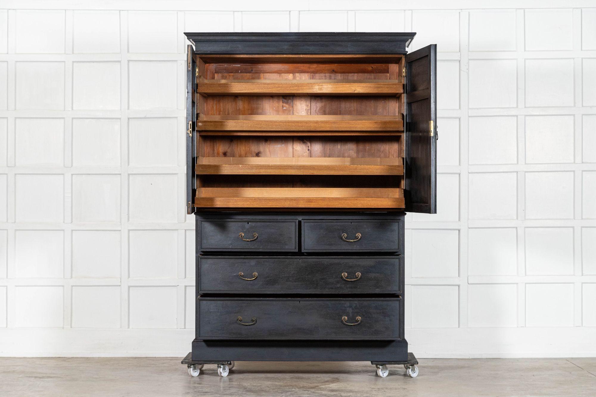 um 1870
19. Jahrhundert Englisch Oak Painted Wäschepresse
Dunkelblau
sku 2135
Zusammen B145 x T58 x H207 cm
Sockel B134 x T51 x H94,5 cm
Oberteil B145 x T58 x H112,5 cm
Gewicht 115Kg