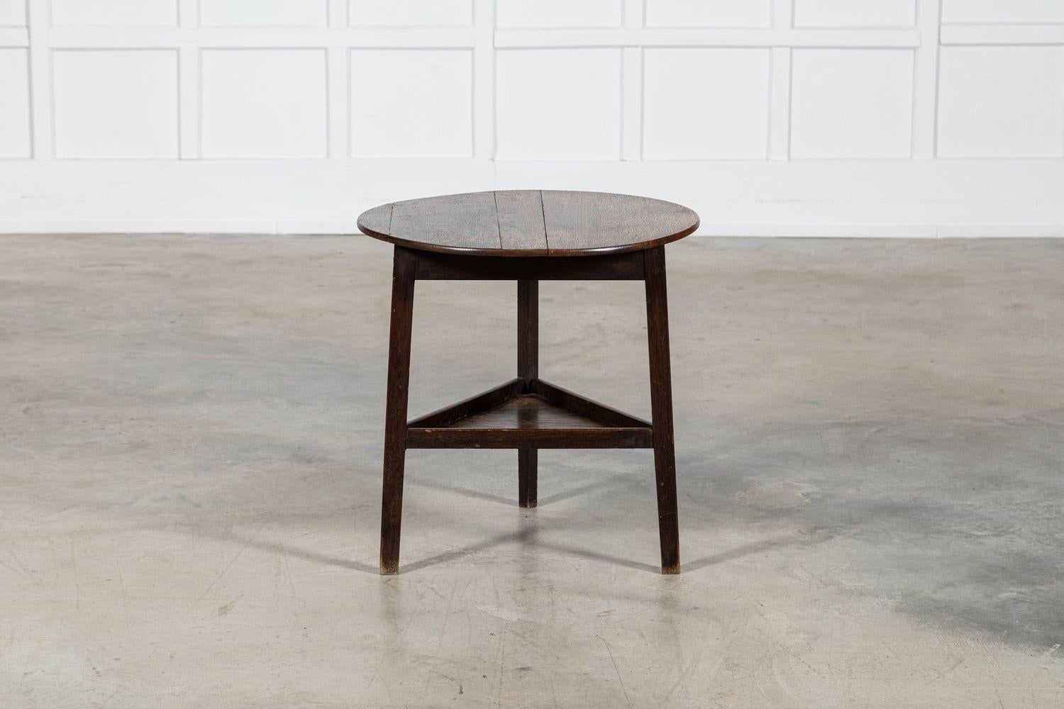 Table de cricket à deux niveaux en chêne anglais du XIXe siècle en vente 3