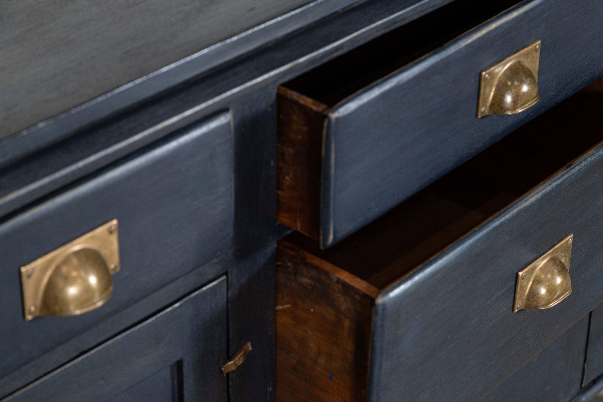 Base per cassettone in pino dipinto inglese del XIX secolo in vendita 10