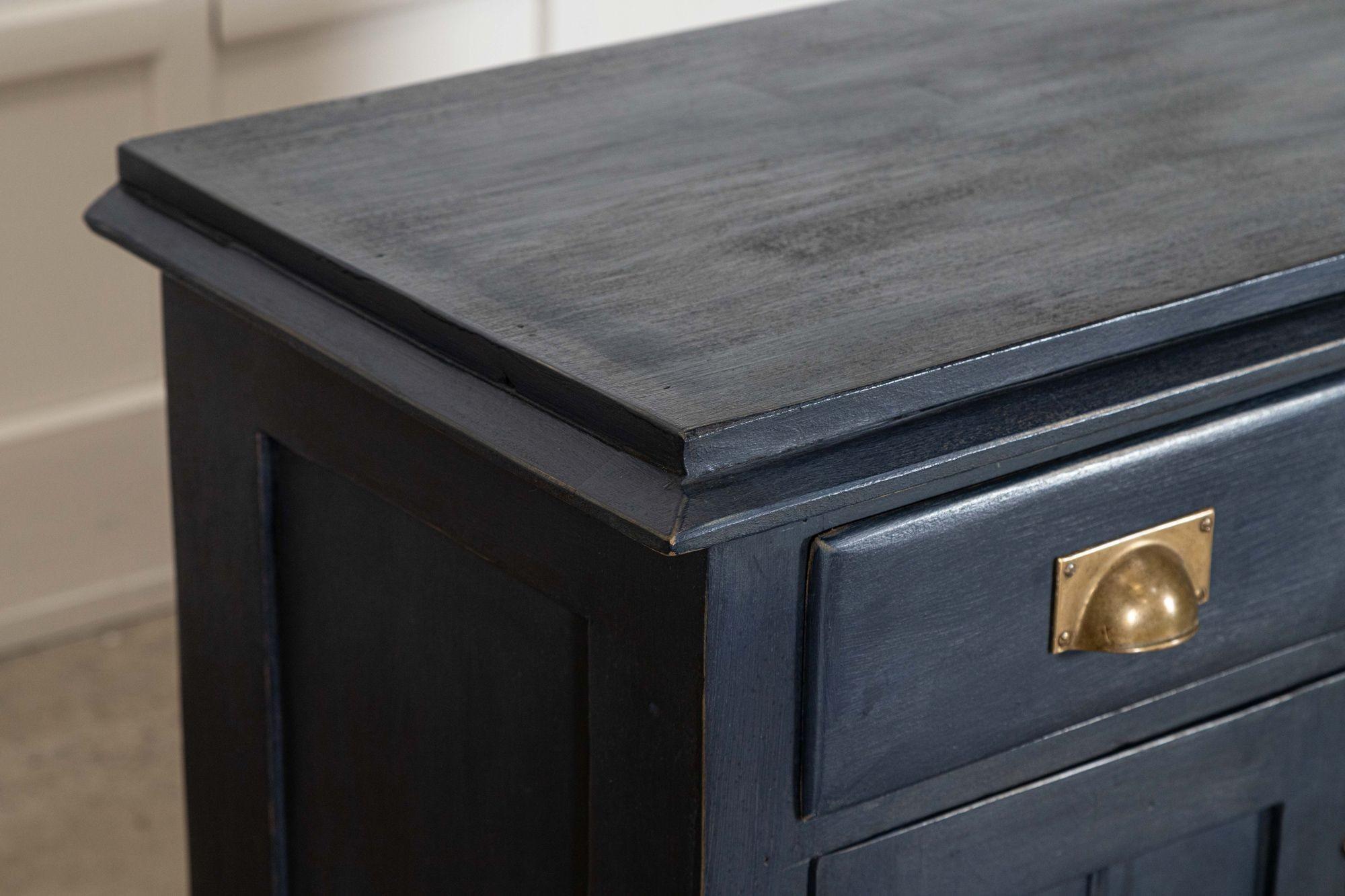 Base per cassettone in pino dipinto inglese del XIX secolo in vendita 3