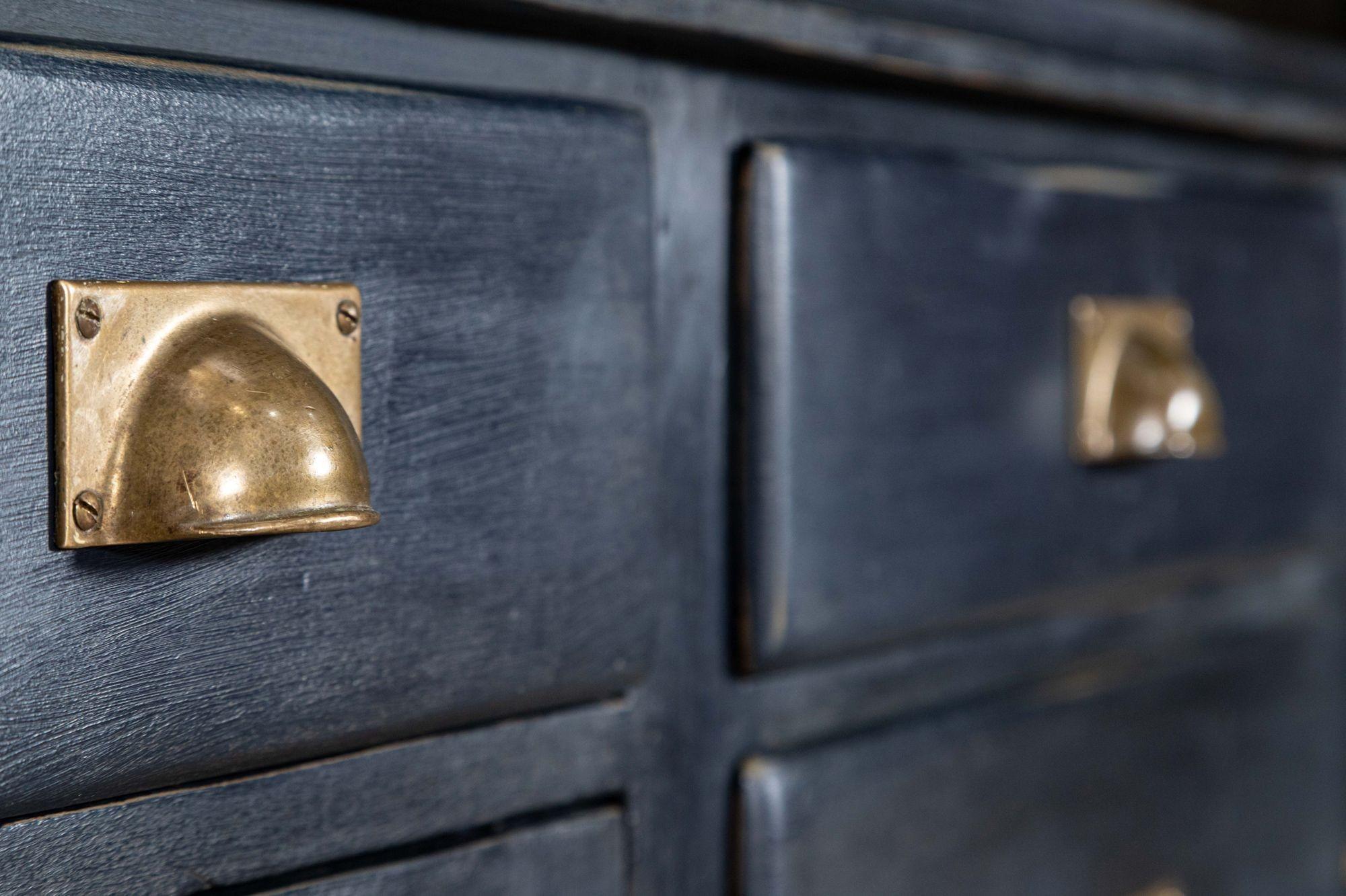 Base per cassettone in pino dipinto inglese del XIX secolo in vendita 4