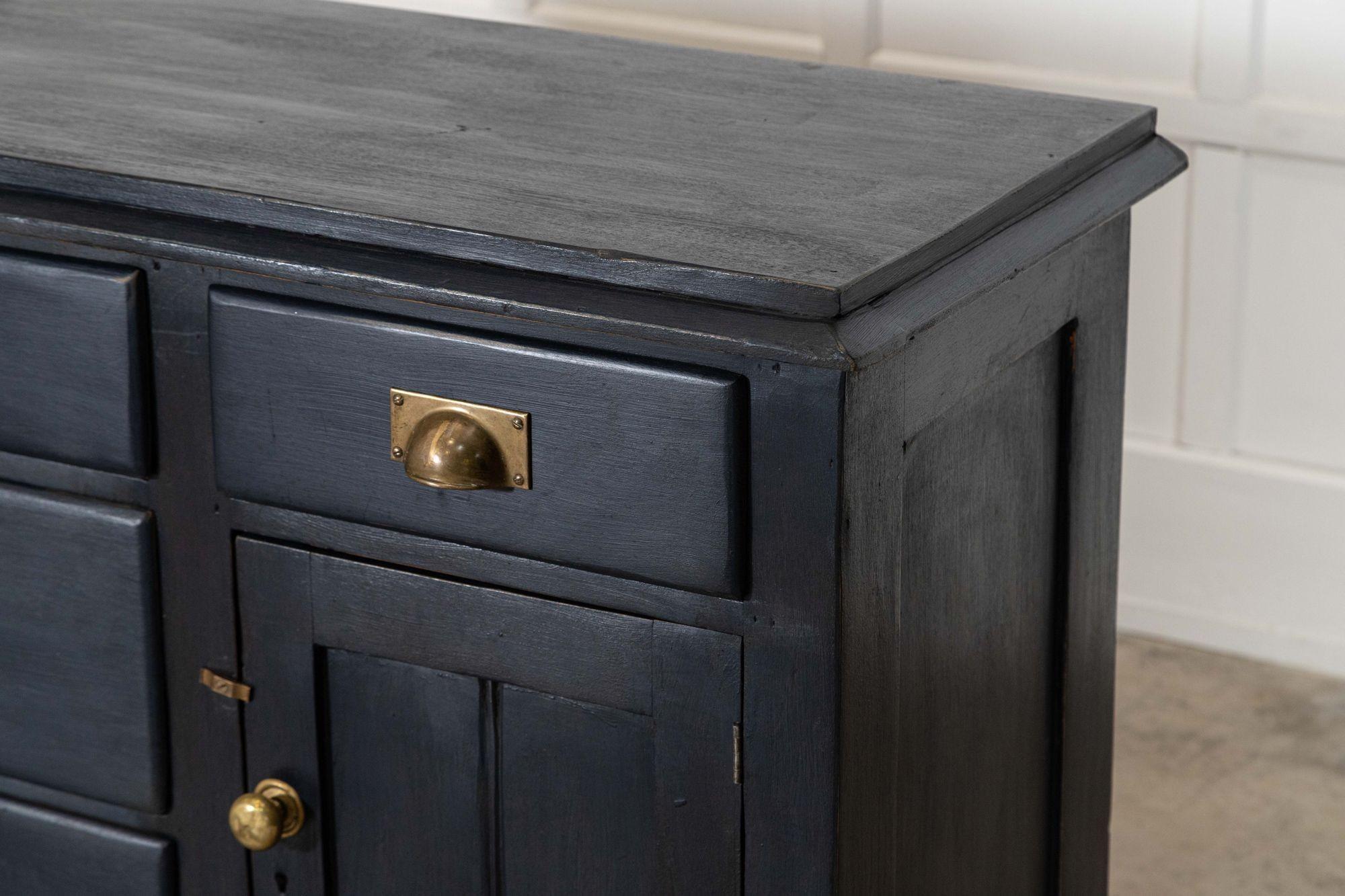 Base per cassettone in pino dipinto inglese del XIX secolo in vendita 5