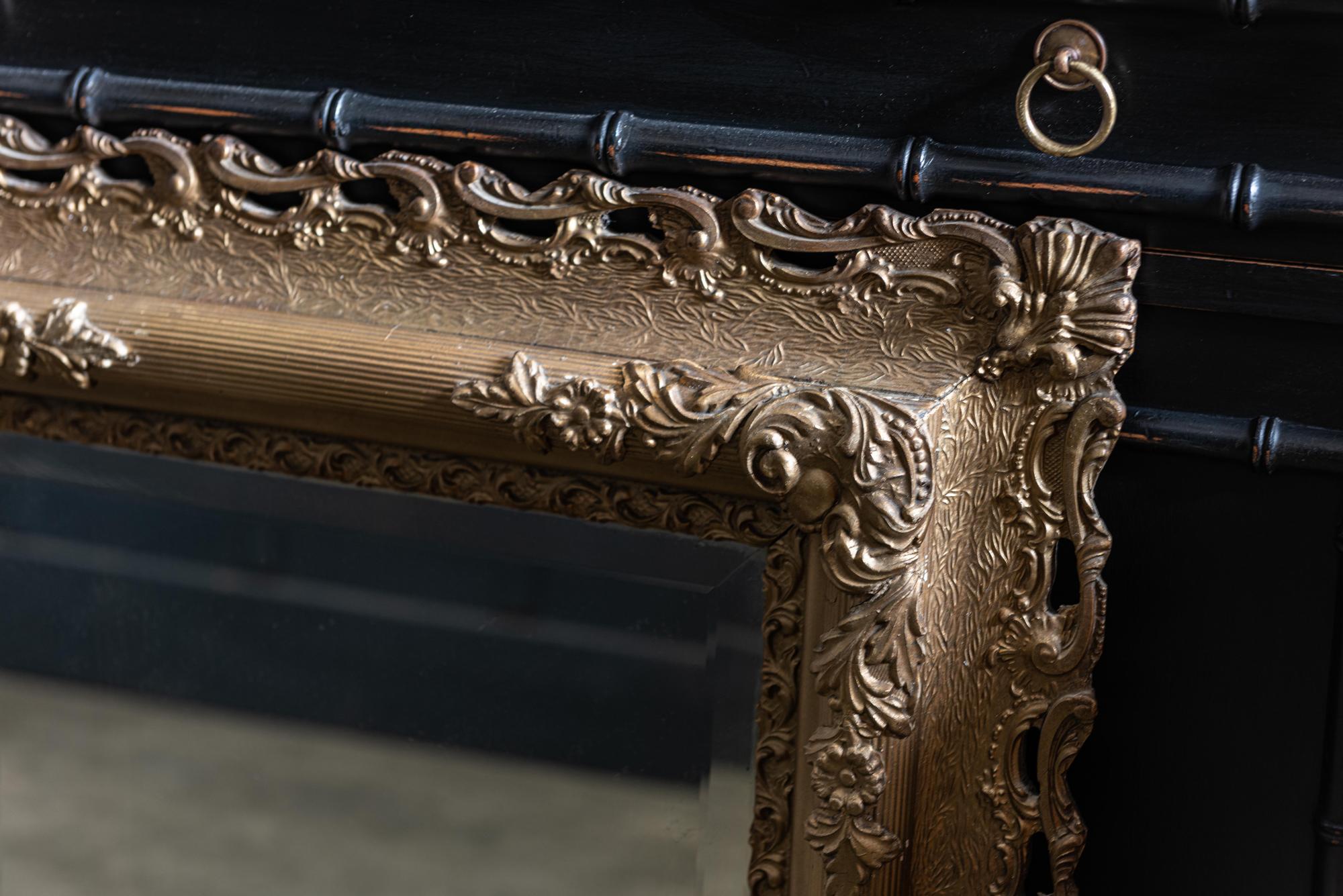 Paire de miroirs anglais en bois doré sculpté et plâtre du 19ème siècle en vente 2