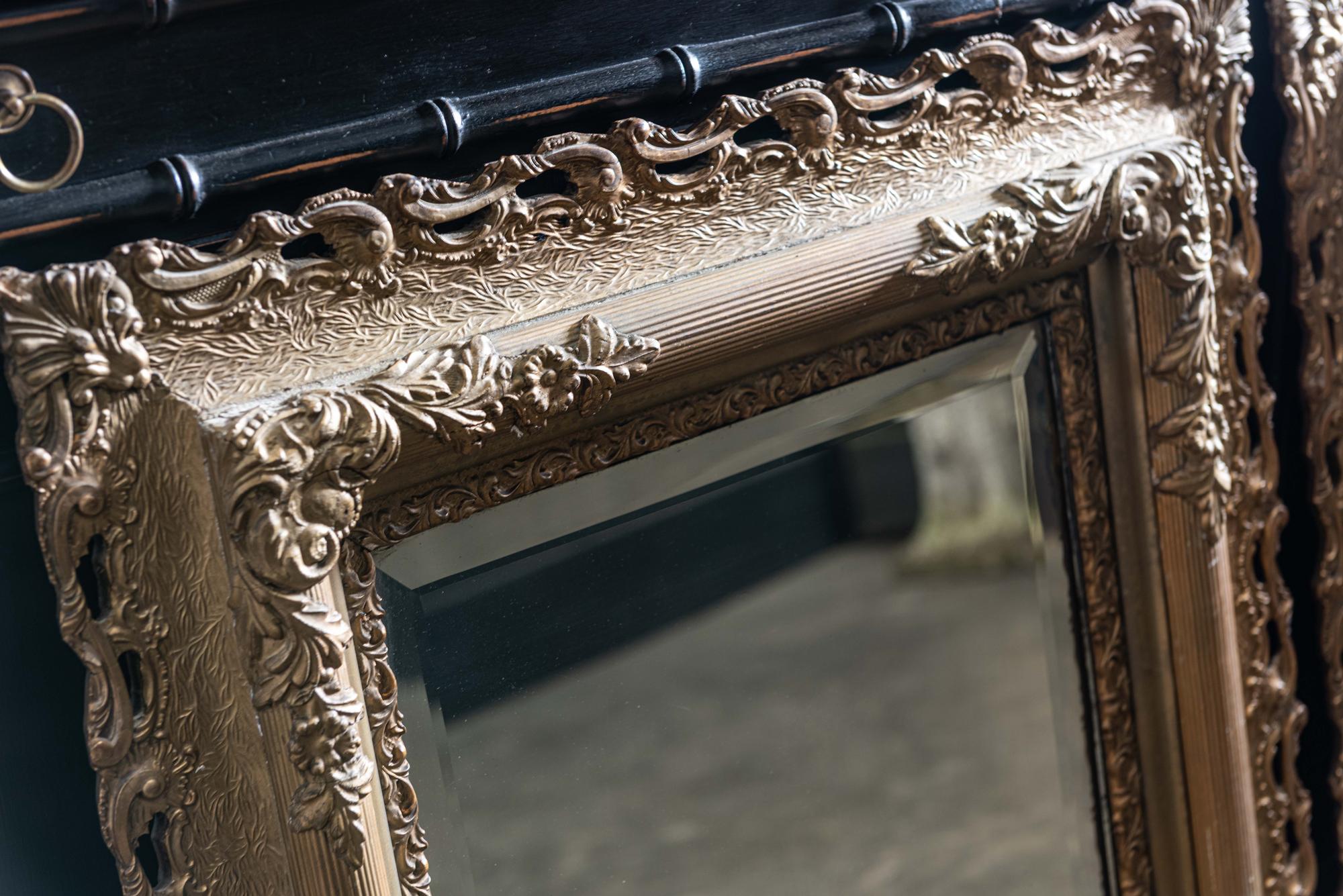 19th Century English Pair of Carved Giltwood and Plaster Mirrors In Good Condition For Sale In Staffordshire, GB
