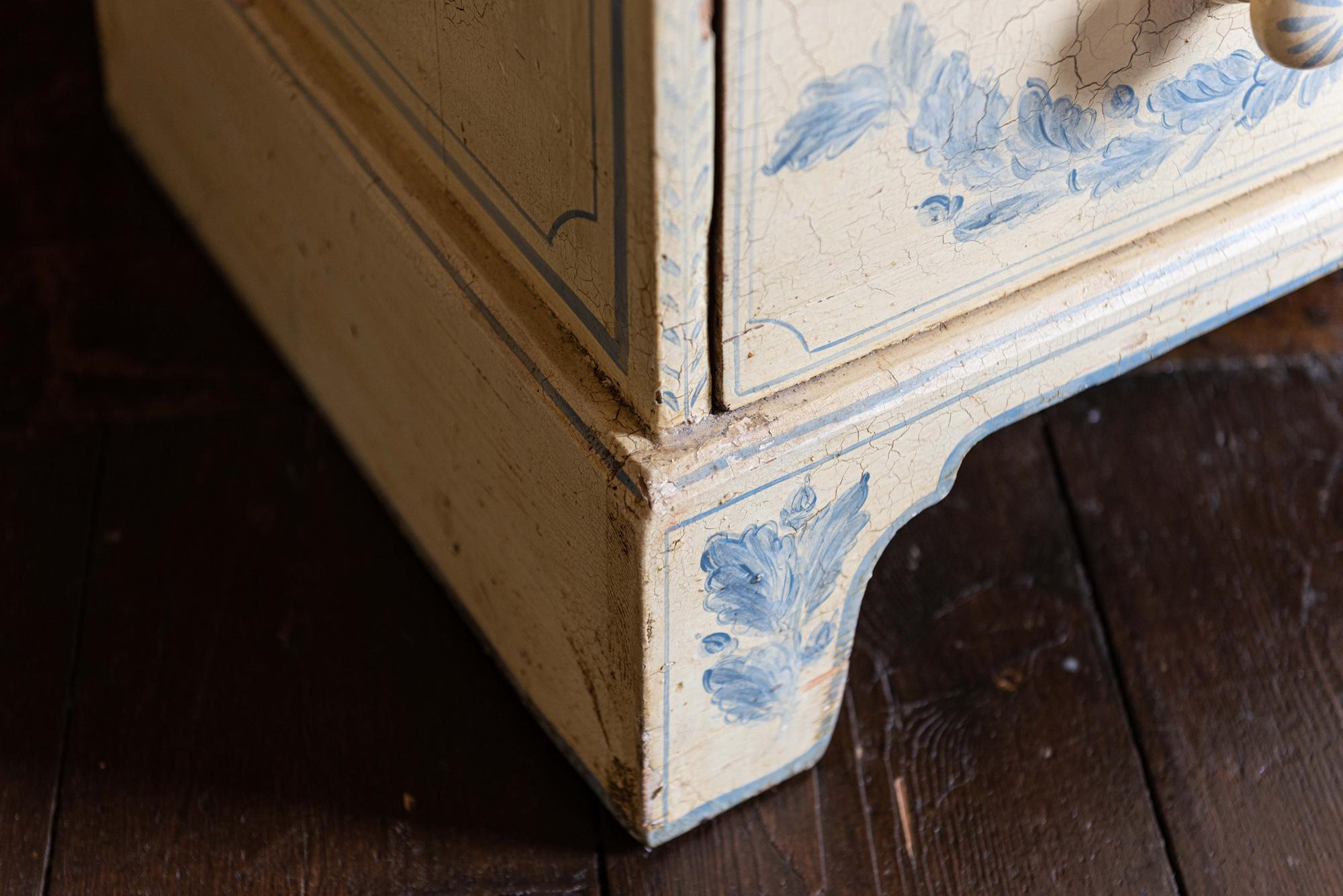 19th Century English Pair of Painted Chest of Drawers 4